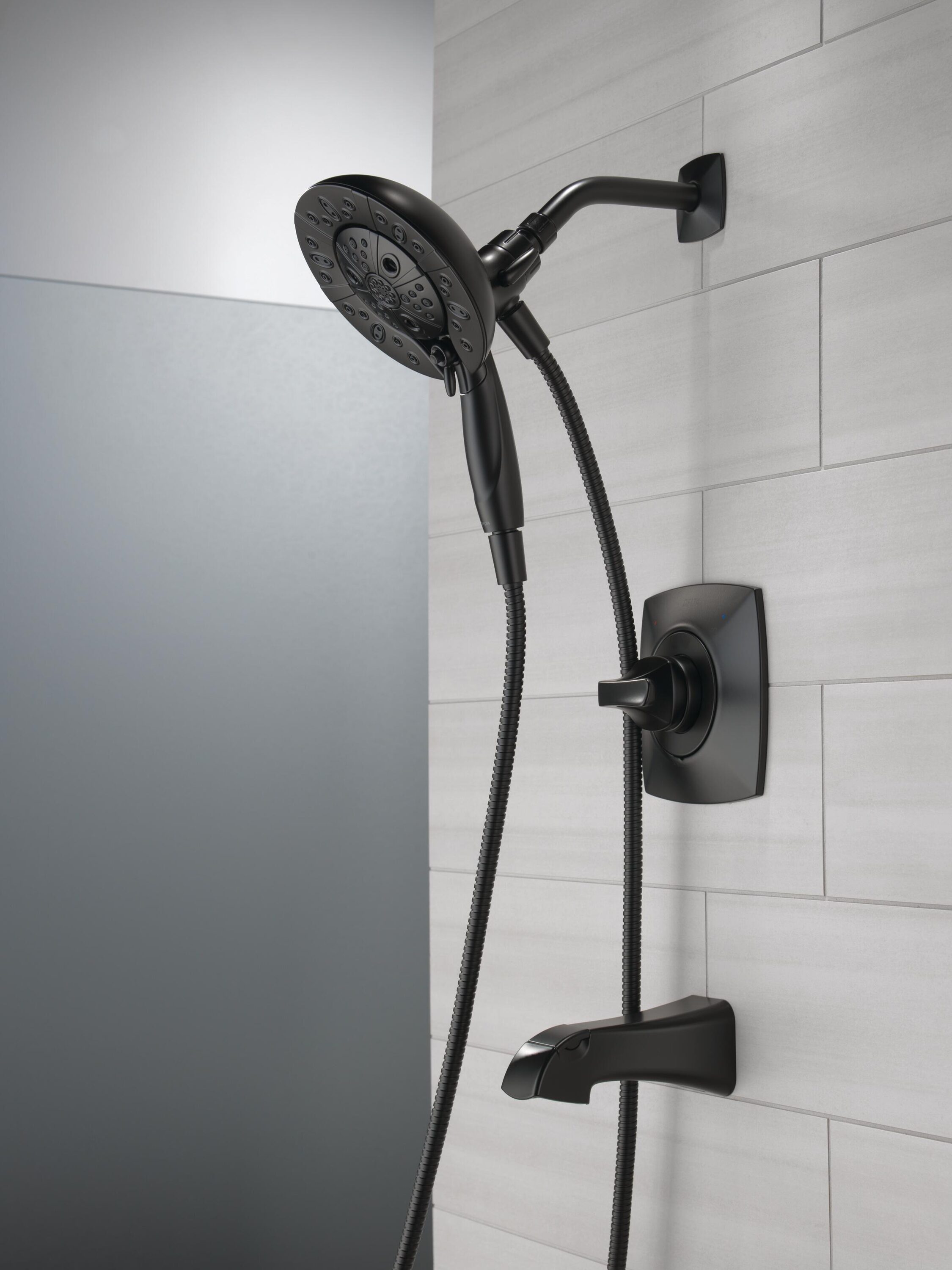 Grifo de Bañera y Ducha Redondo de 7 Pulgadas, de una Manija y Multi-función en Negro Mate Modelo Delta Vesna con Válvula 144789-BL-I