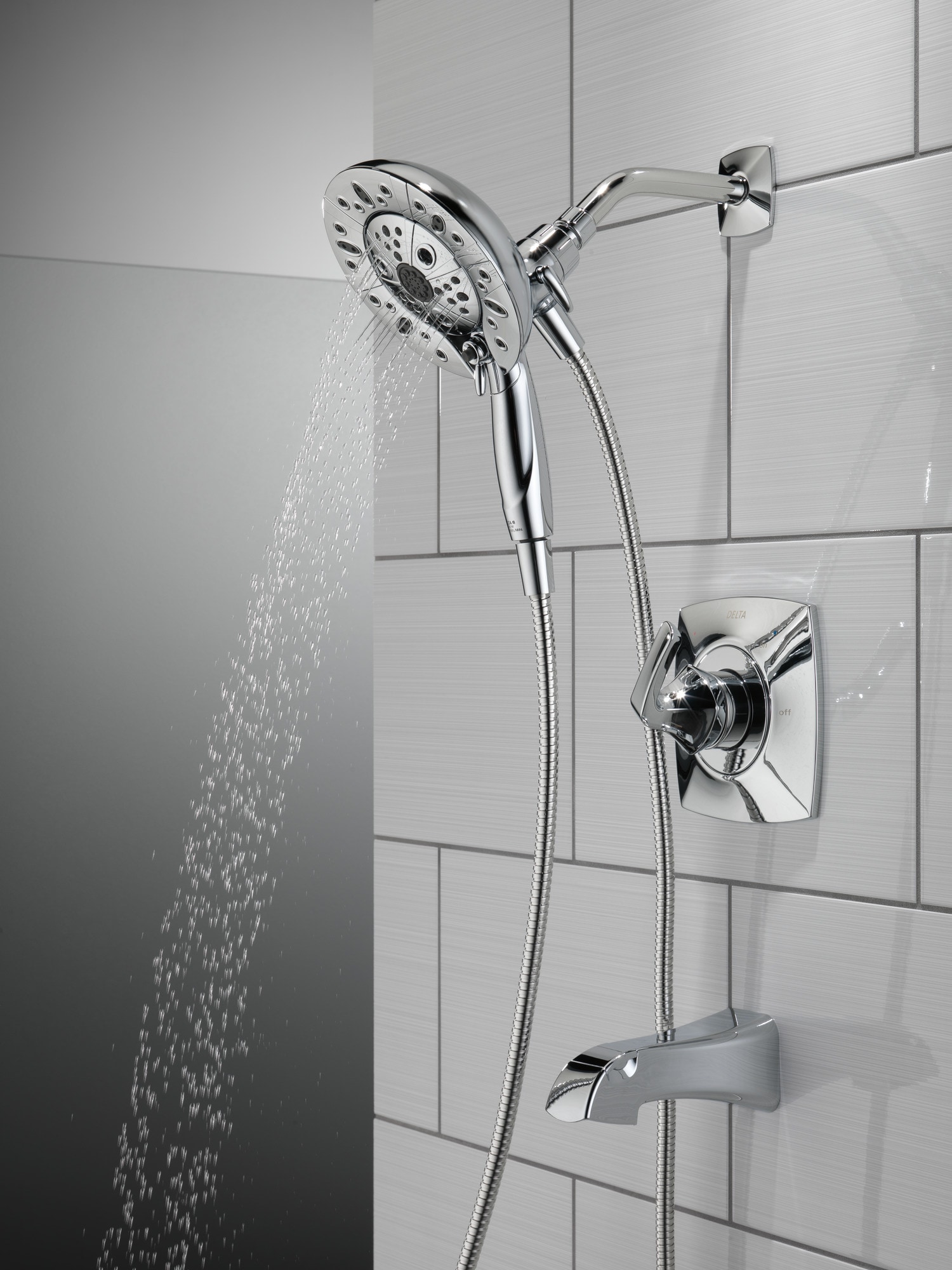 Grifo de bañera redonda y ducha con 1 mango cromado de función múltiple Delta Vesna con válvula 144789-I