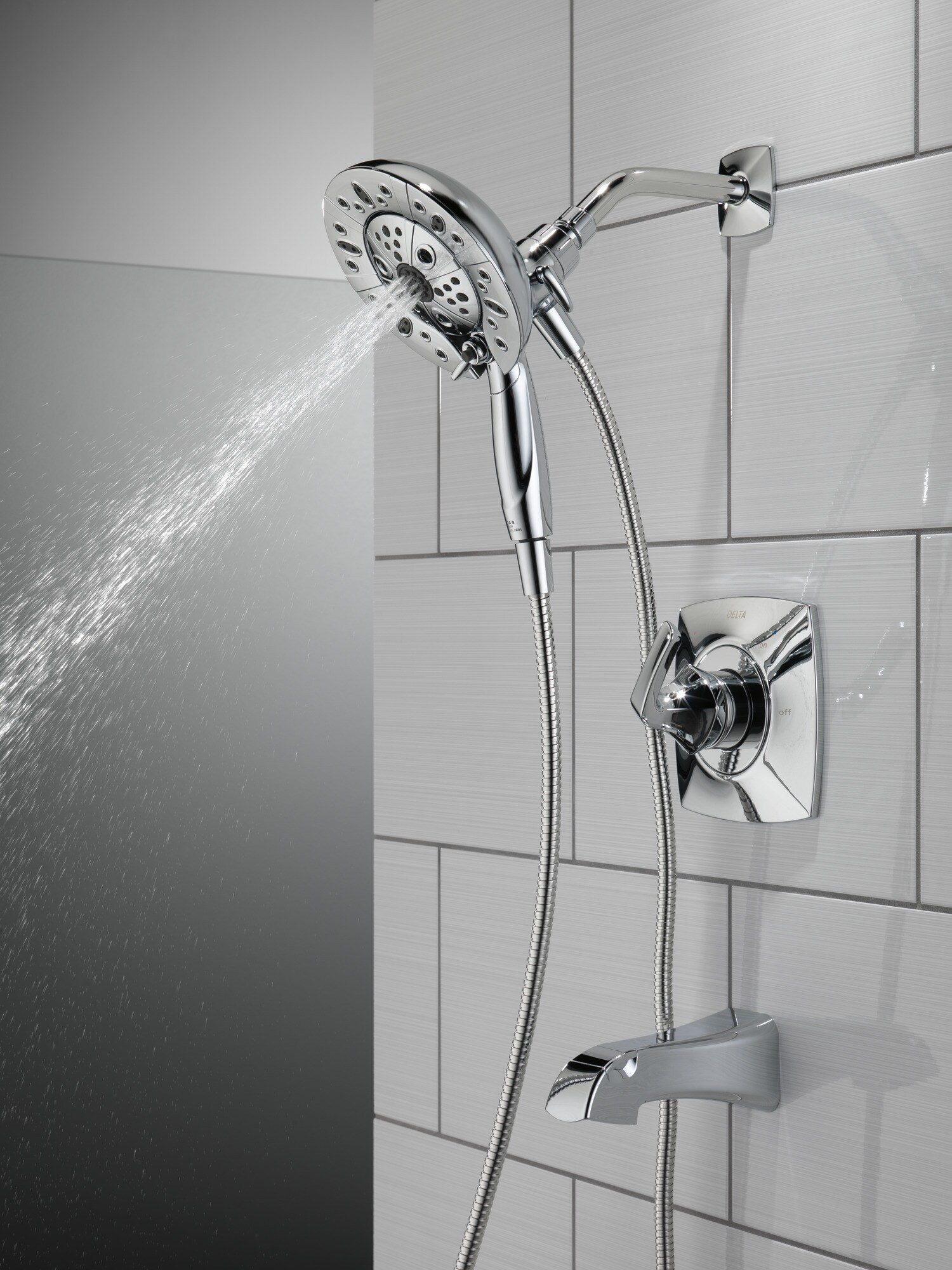 Grifo de bañera redonda y ducha con 1 mango cromado de función múltiple Delta Vesna con válvula 144789-I