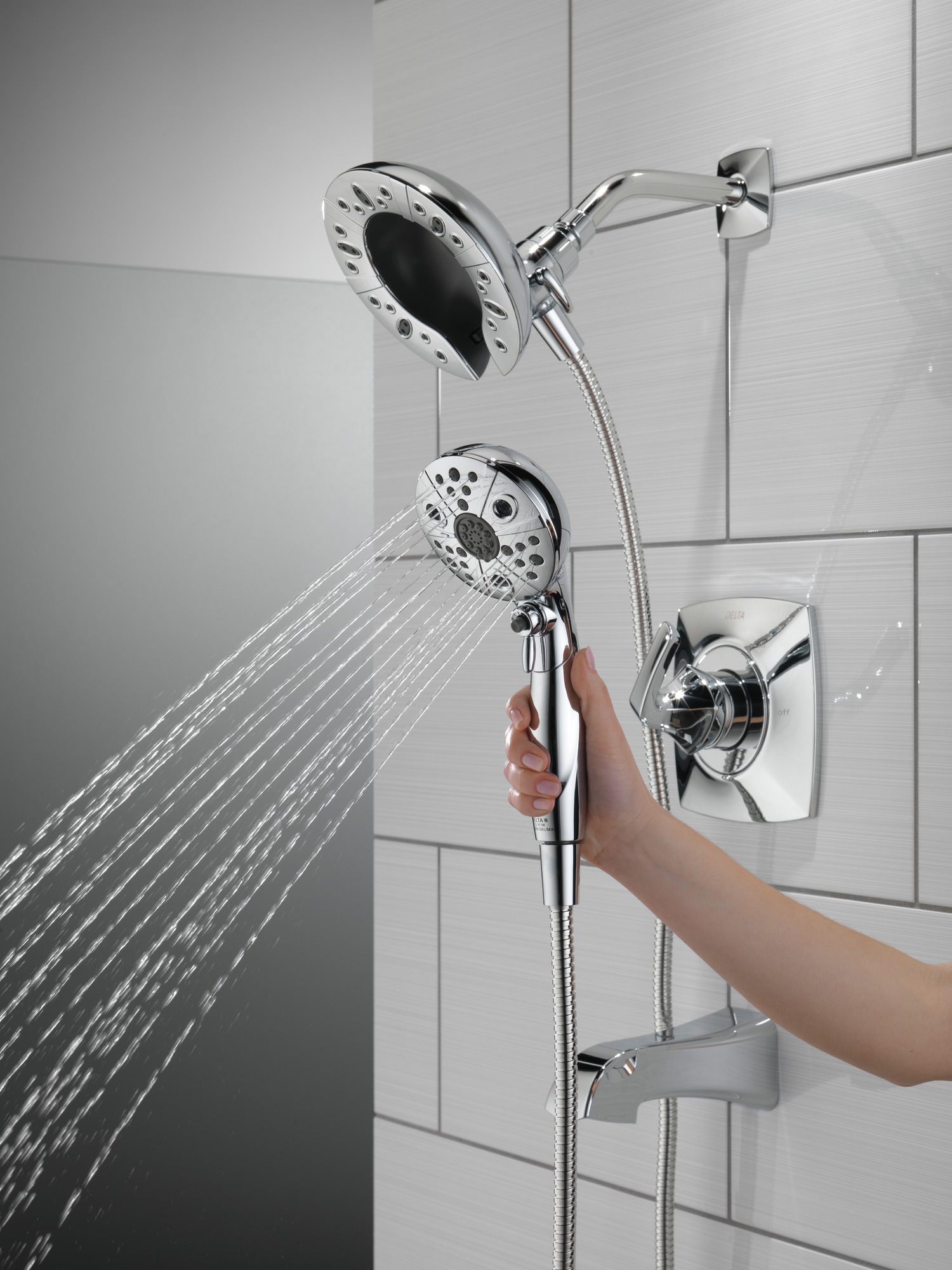 Grifo de bañera redonda y ducha con 1 mango cromado de función múltiple Delta Vesna con válvula 144789-I