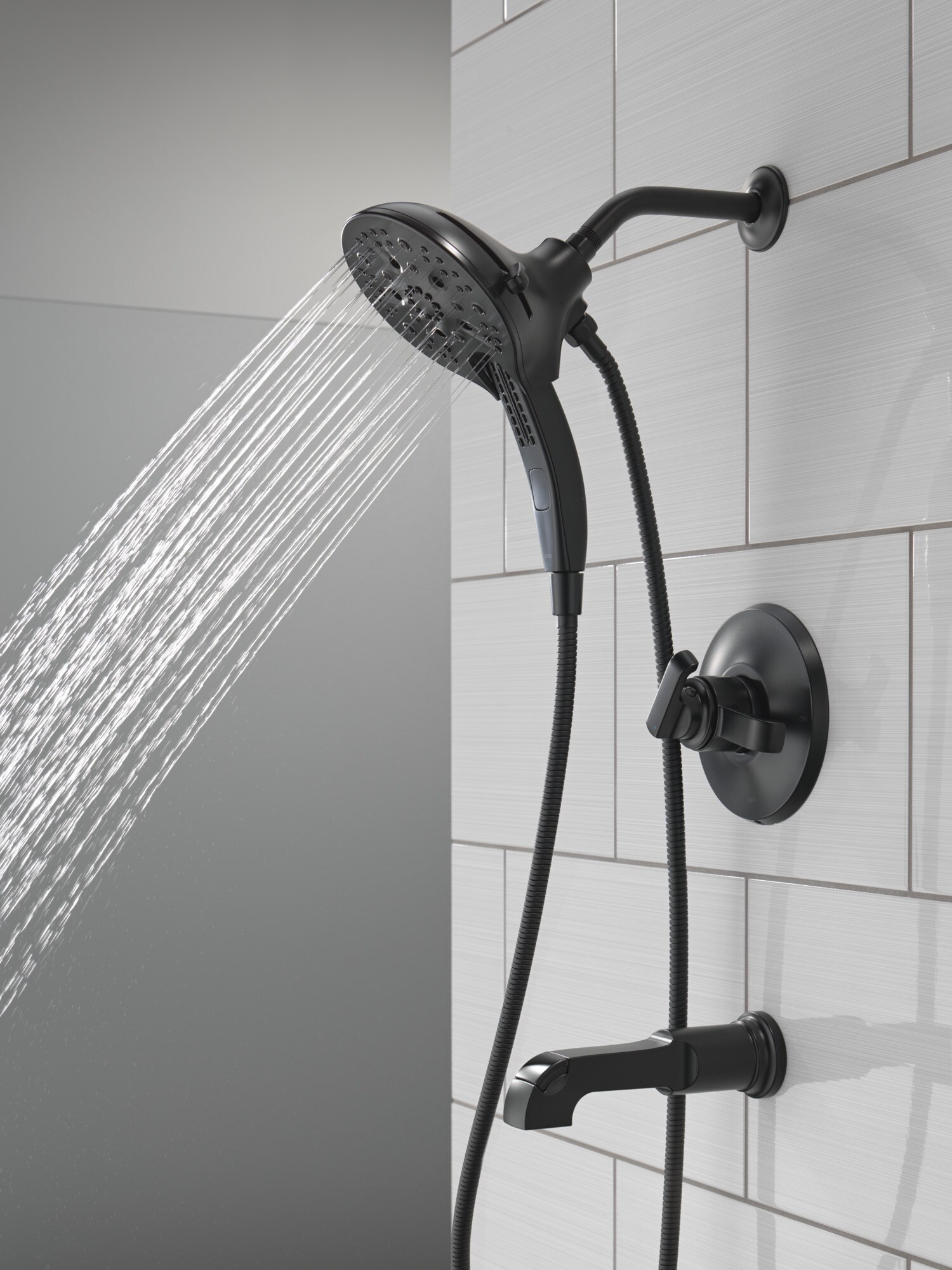Grifo para tina y ducha redondo de 5 pulgadas, mate negro de doble manija y función múltiple Delta Tetra T17489-BL