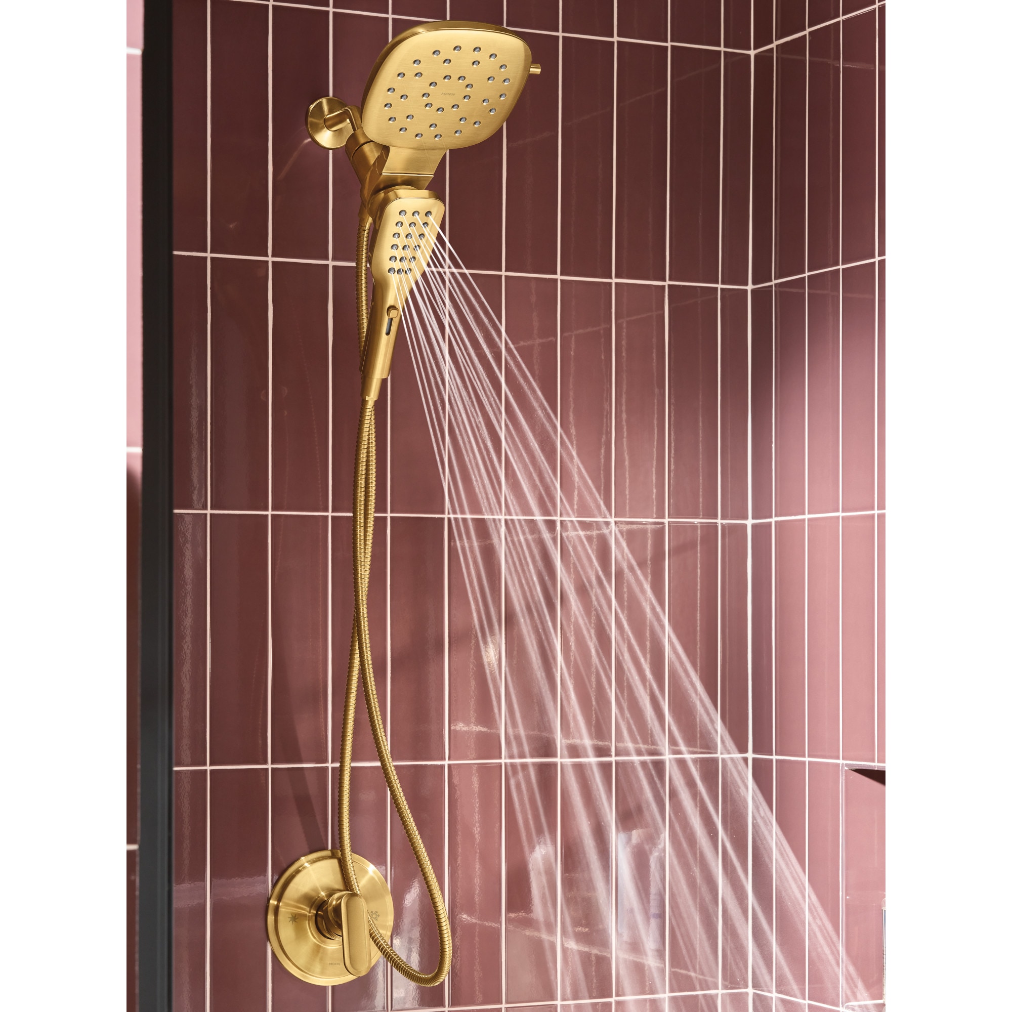 Grifo de bañera y ducha cuadrado multifunción en color dorado cepillado de Moen (Válvula no incluida, se vende por separado) 220C5BG.