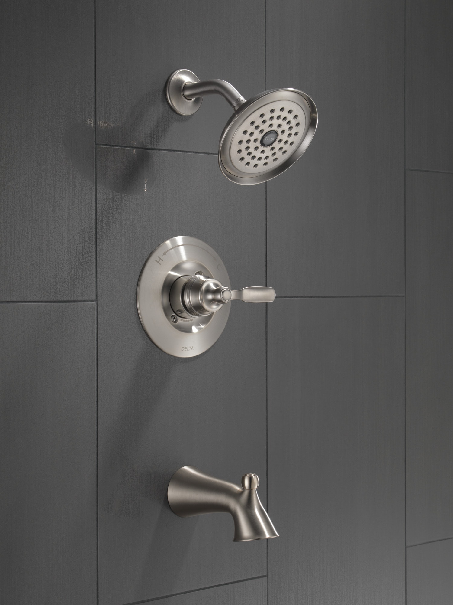 Grifo de bañera y ducha redondo de acero inoxidable Delta Woodhurst con una sola manija y función única de 6.0 pulgadas T14432-SS