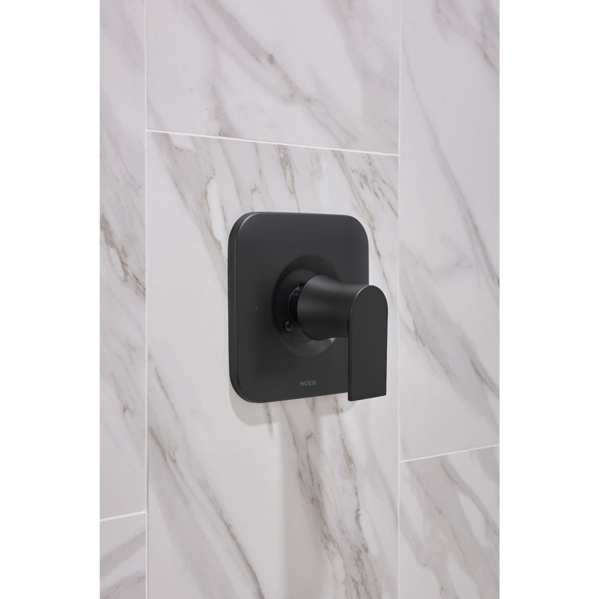 Grifo para bañera y ducha redonda de 4.5 pulgadas, de un solo mango y función múltiple en negro mate de Moen (Válvula no incluida) UT2473EPBL.