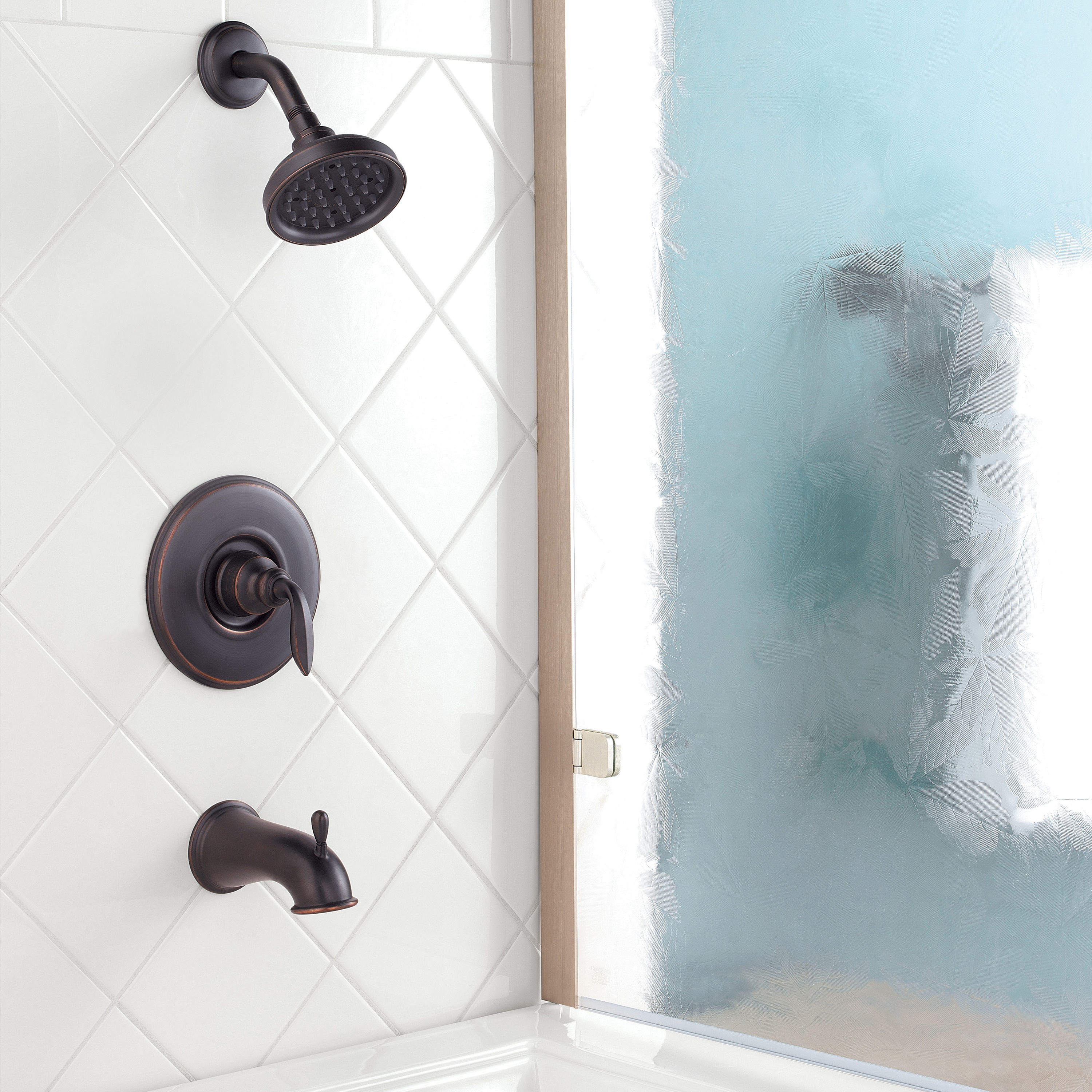 Grifo de bañera y ducha redondo de 5.65 pulgadas con acabado de bronce toscano, de una sola manija y una función - Pfister Avalon LG89-8CBY