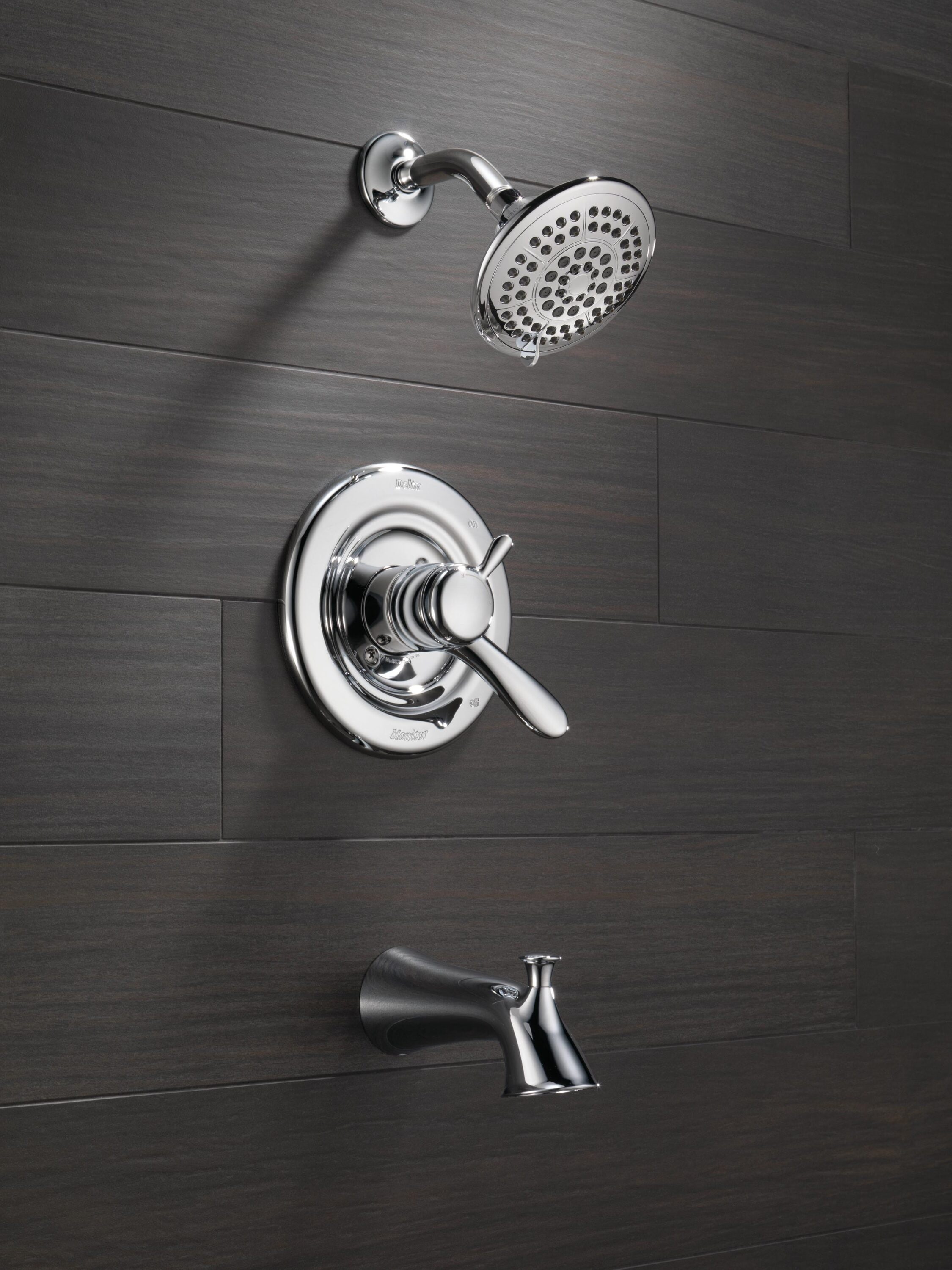 Grifo para bañera y regadera redonda de 5.125 pulgadas, con 2 manijas cromadas y funciones múltiples Delta Lahara