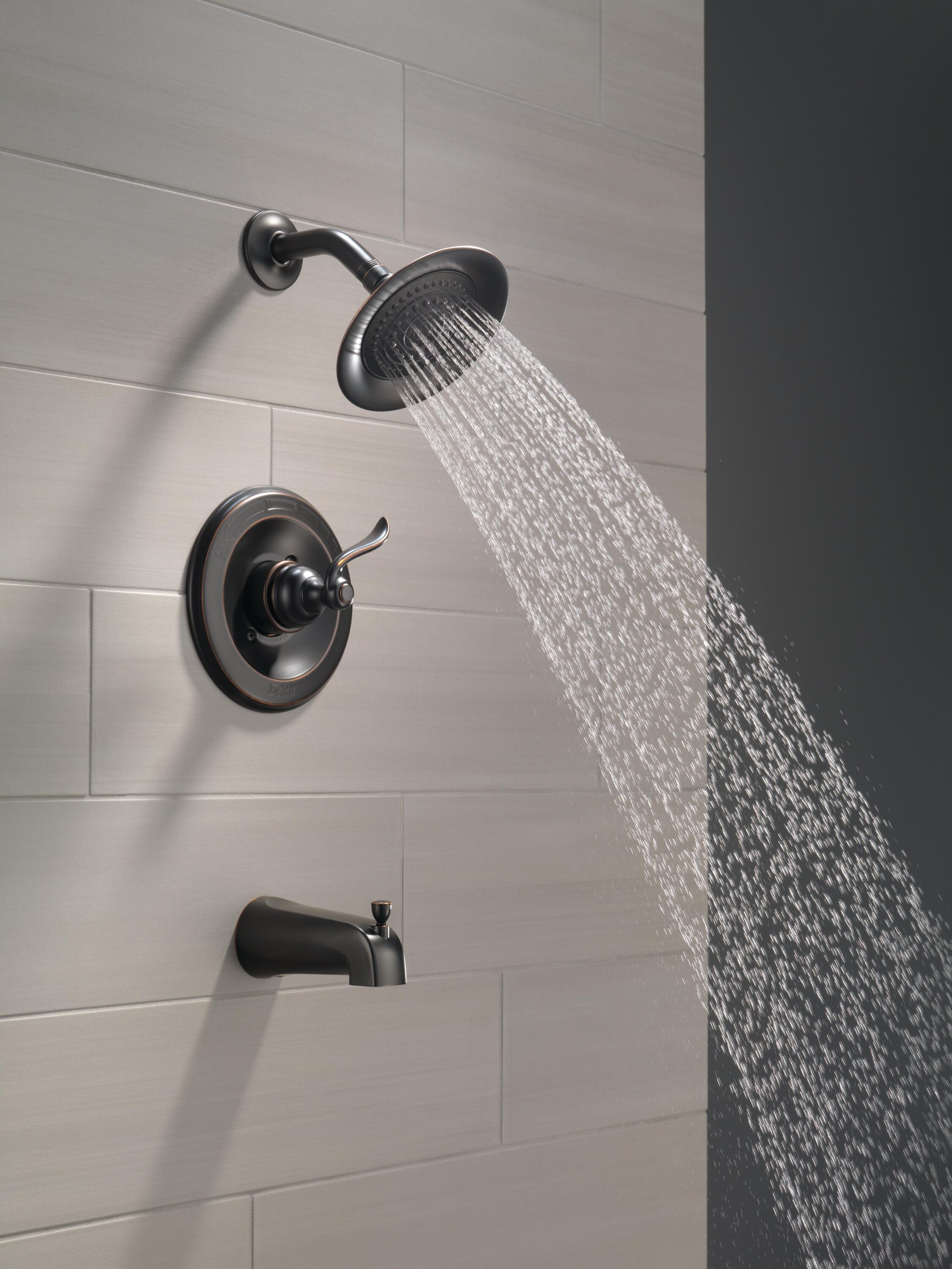 Grifo de bañera y ducha redondo de 6.0 pulgadas con un solo mango en bronce frotado con aceite Delta Windemere BT14496-OB