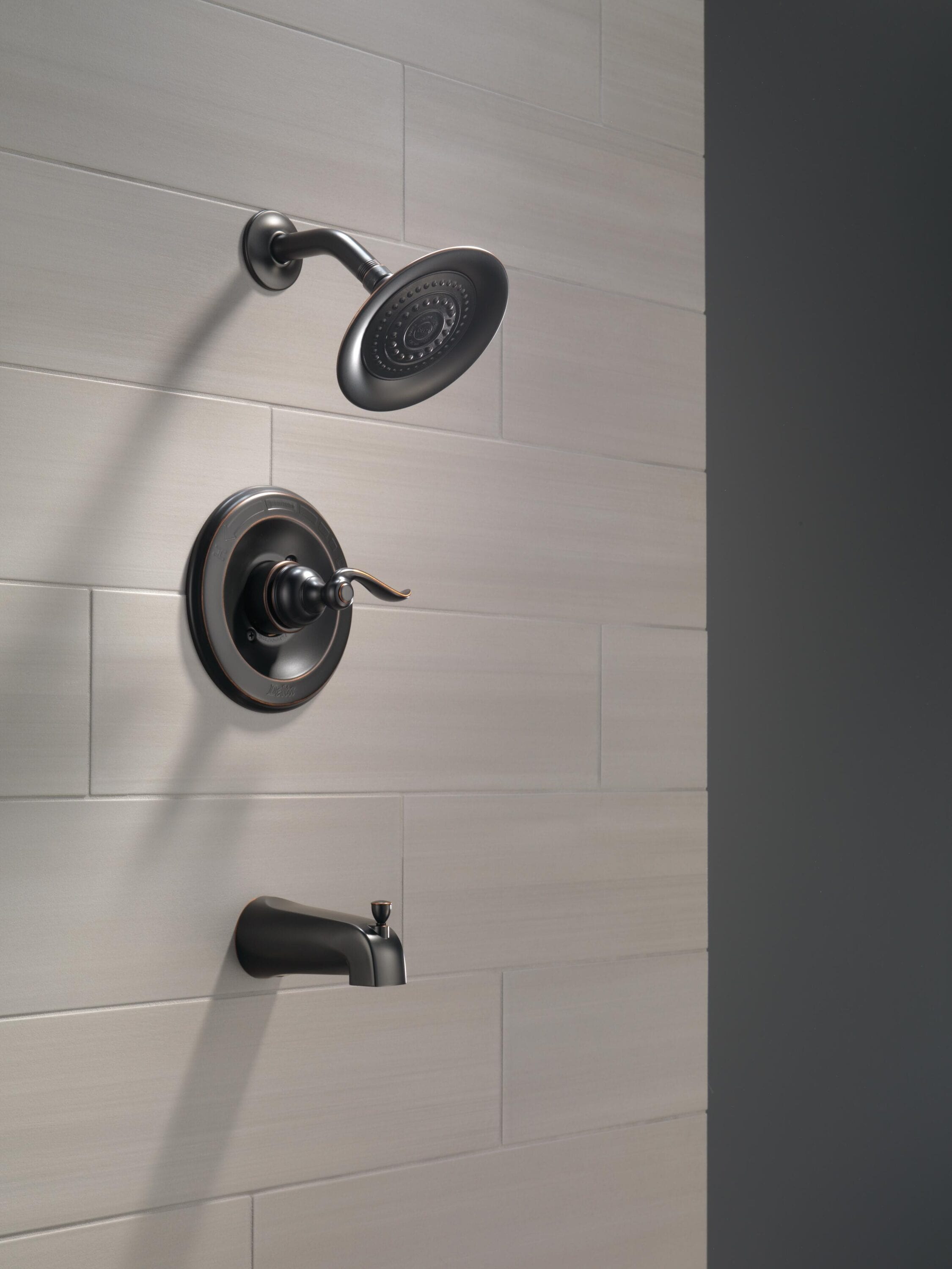 Grifo de bañera y ducha redondo de 6.0 pulgadas con un solo mango en bronce frotado con aceite Delta Windemere BT14496-OB