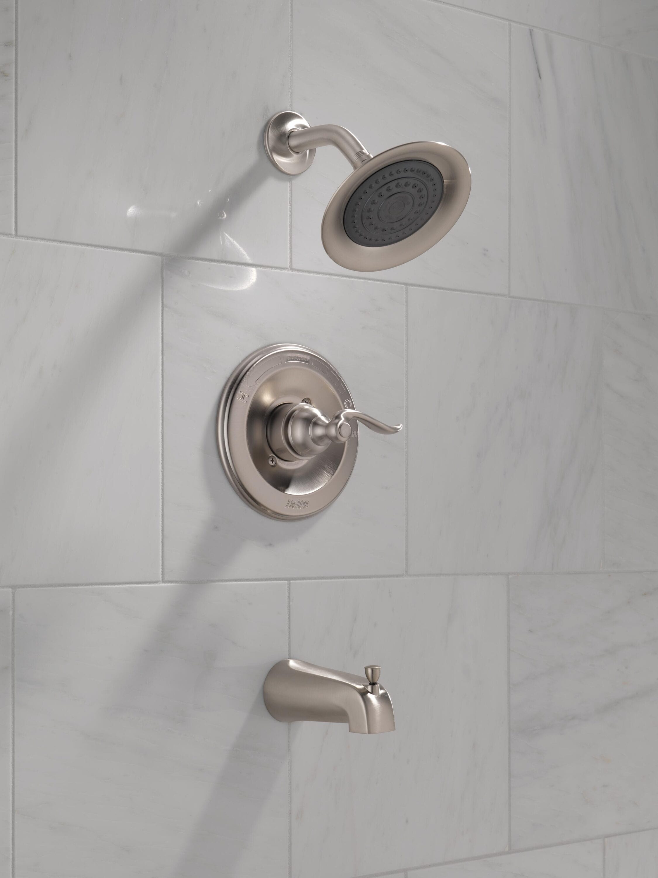 Grifo para bañera y ducha redondo de acero inoxidable de 1 manija y 6.0 pulgadas de función única Delta Windemere