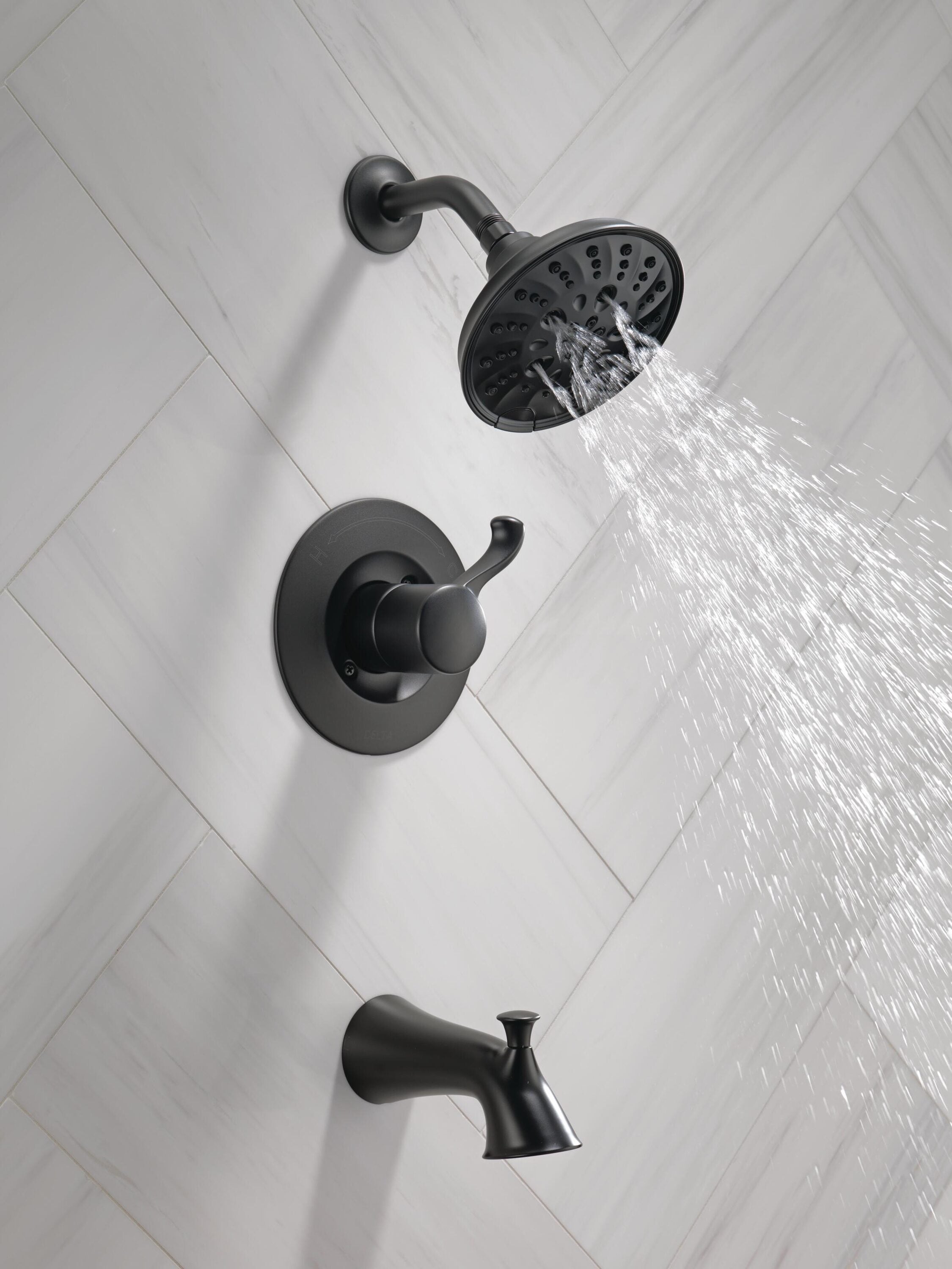 Grifo para bañera y ducha redonda de 6 pulgadas, negro mate, de una sola manija y función múltiple Delta Esato con válvula 144897-BL