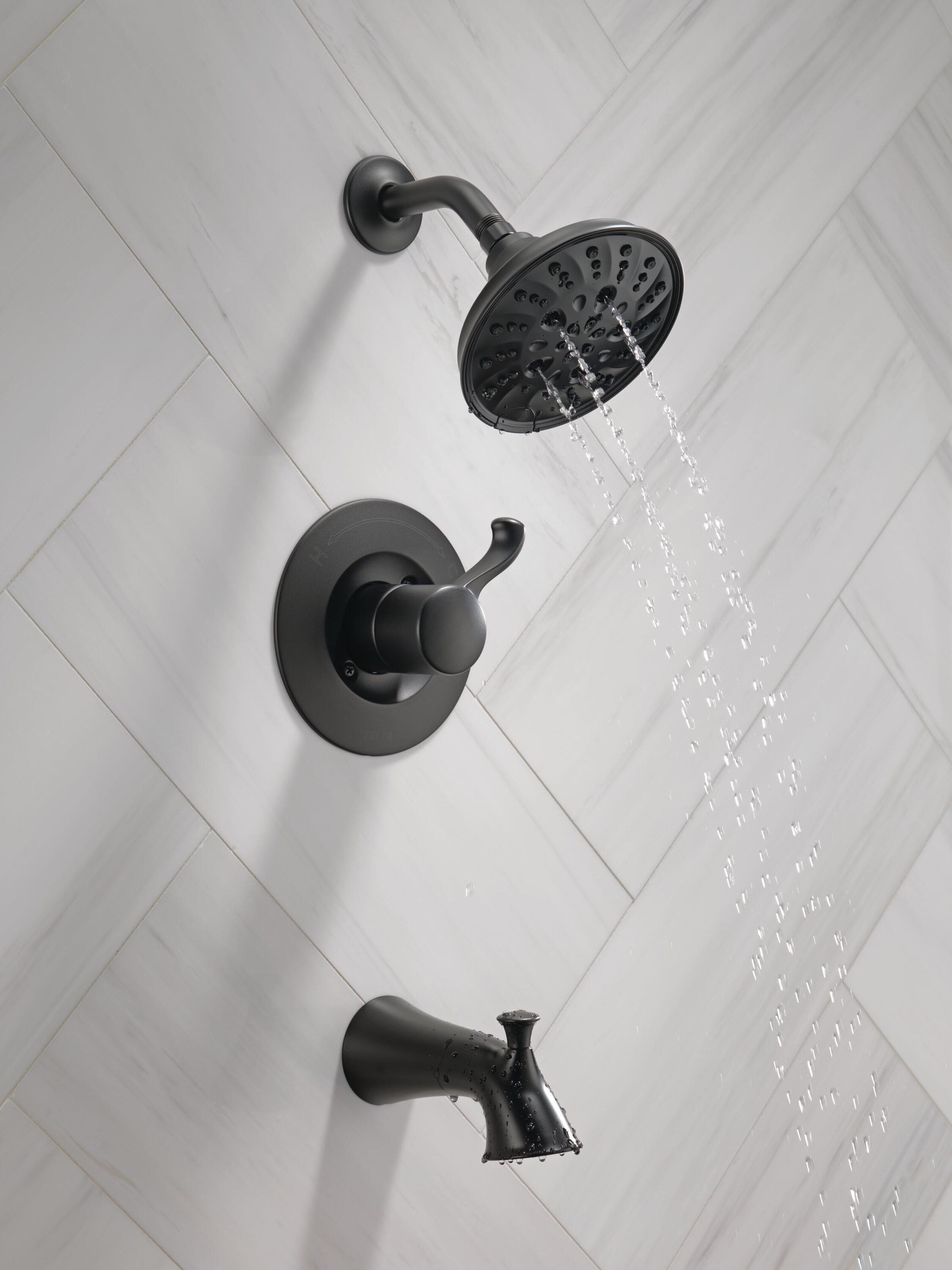 Grifo para bañera y ducha redonda de 6 pulgadas, negro mate, de una sola manija y función múltiple Delta Esato con válvula 144897-BL