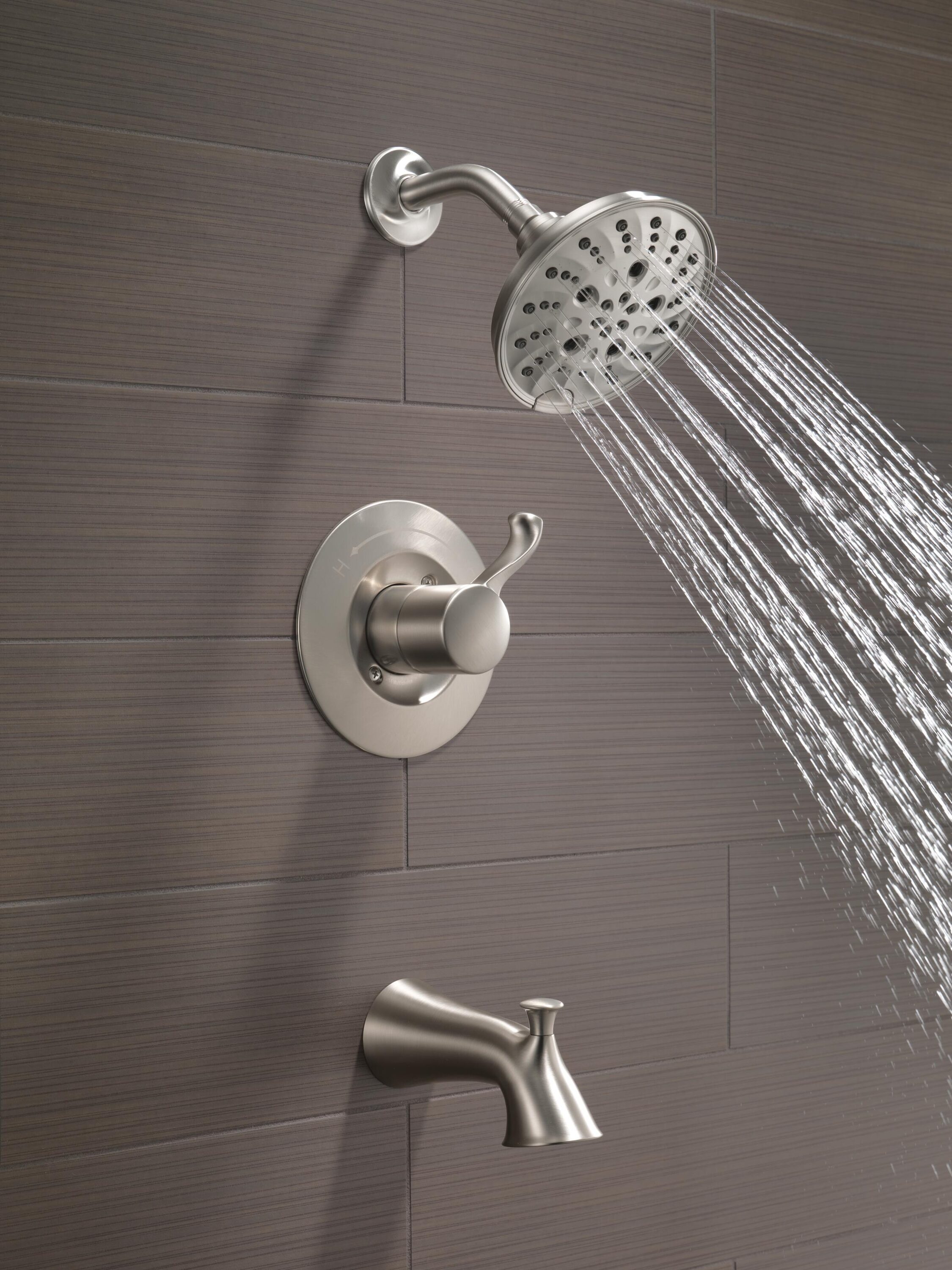 Grifo para bañera y ducha redondo de 6 pulgadas con tecnología Spotshield y válvula de un solo mango Delta Esato 144897-SP