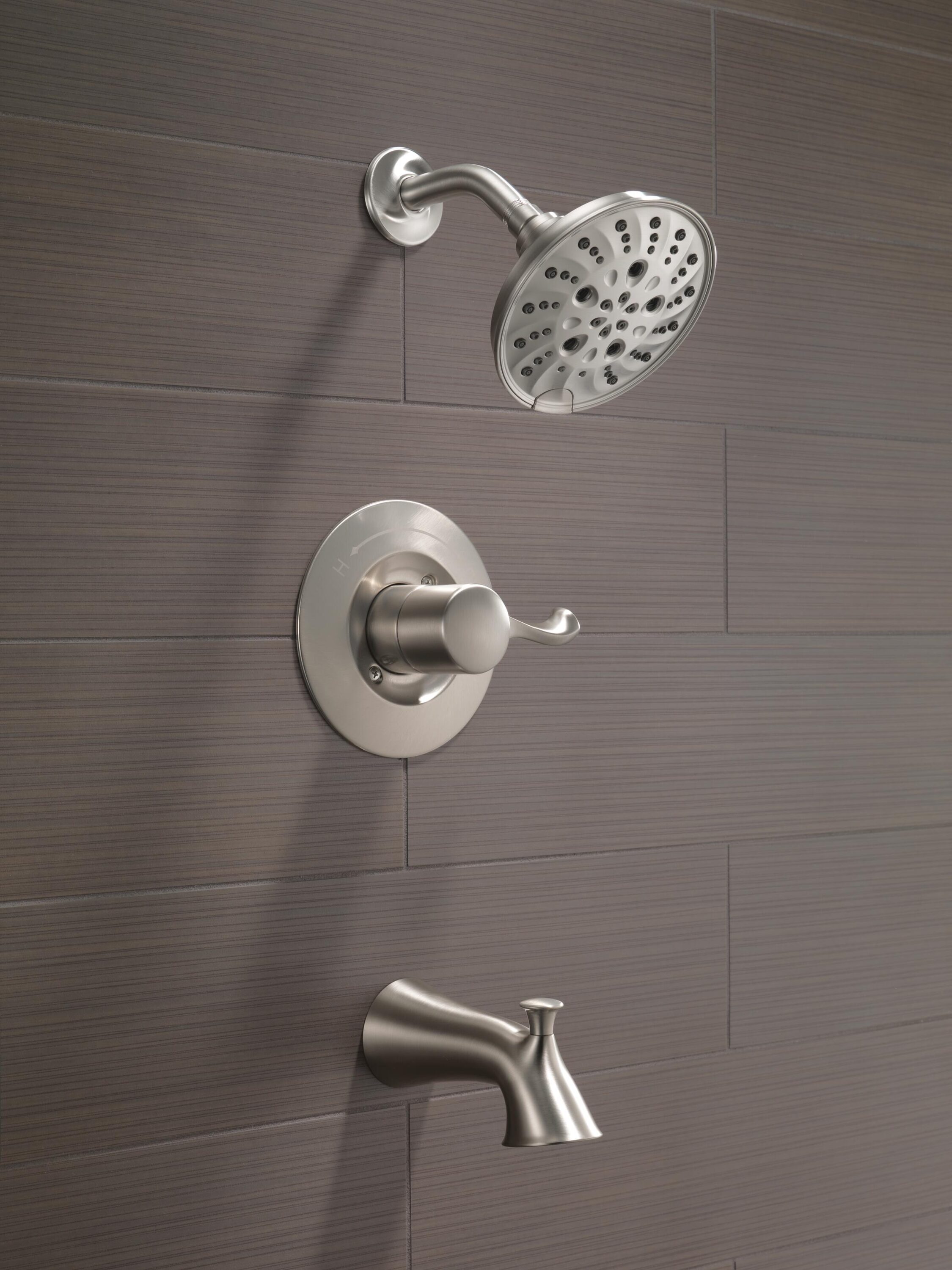 Grifo para bañera y ducha redondo de 6 pulgadas con tecnología Spotshield y válvula de un solo mango Delta Esato 144897-SP