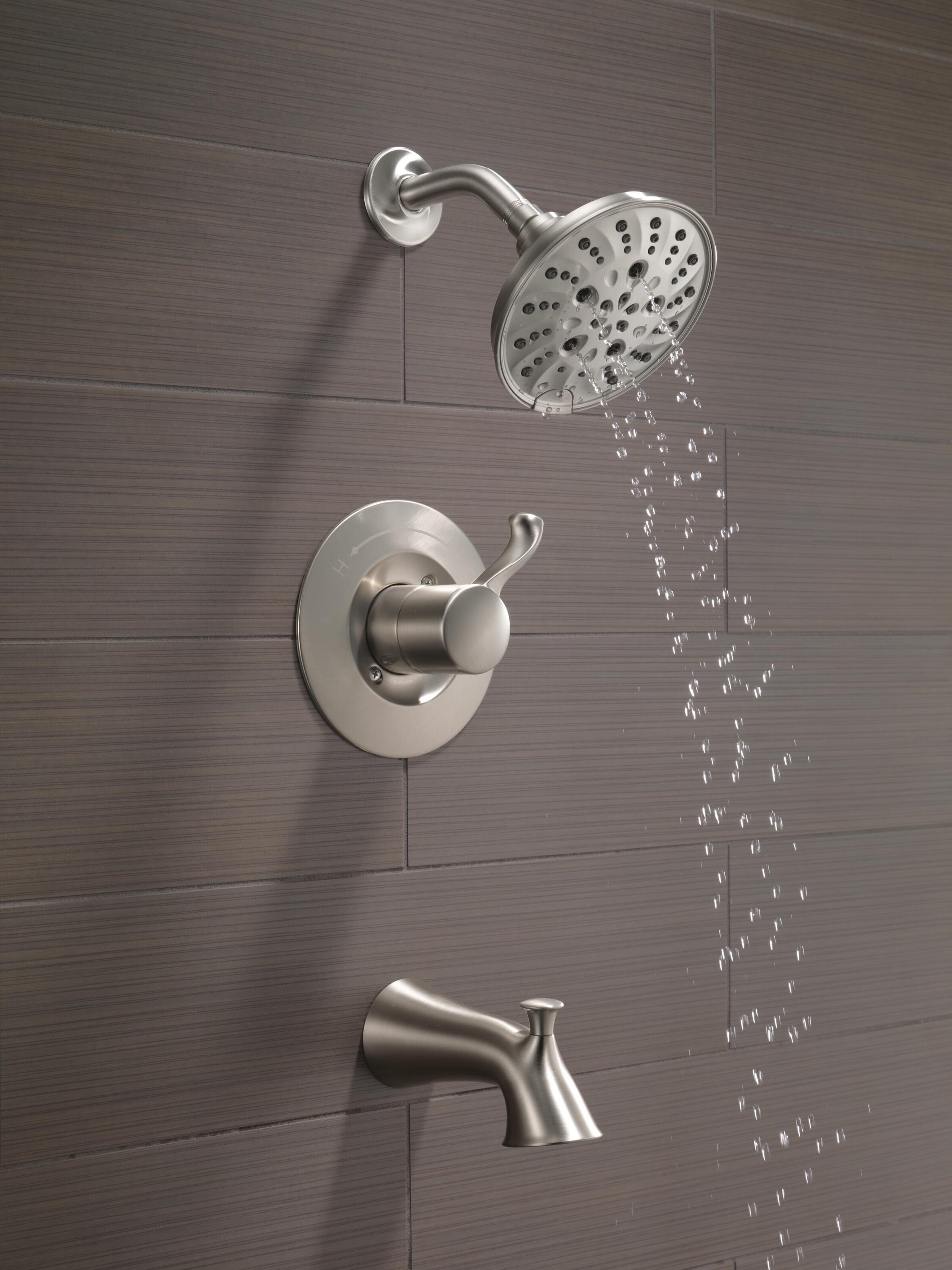 Grifo para bañera y ducha redondo de 6 pulgadas con tecnología Spotshield y válvula de un solo mango Delta Esato 144897-SP