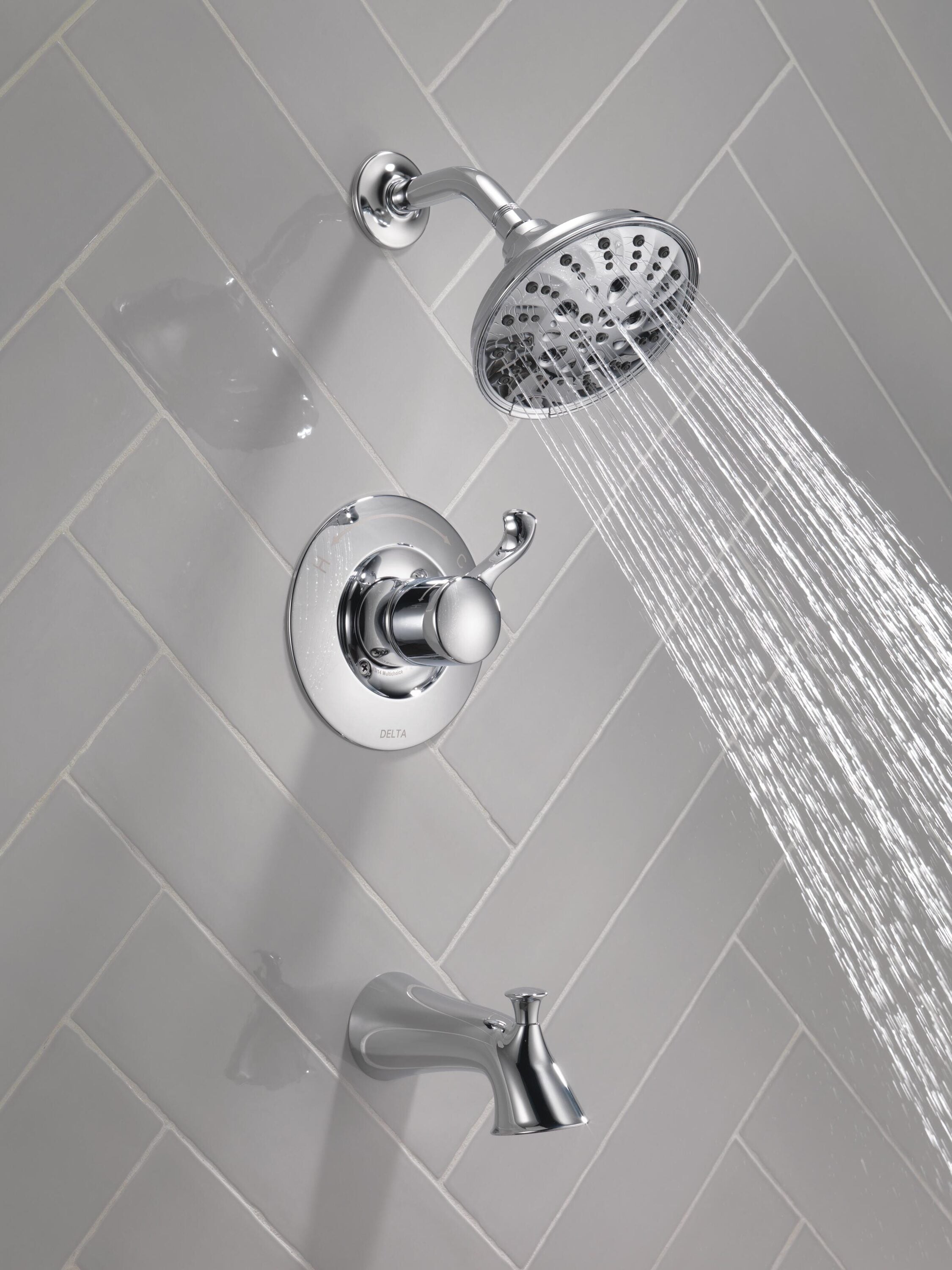 Mezcladora de bañera y ducha redonda de 6 pulgadas con 1 manija, cromo Delta Esato.