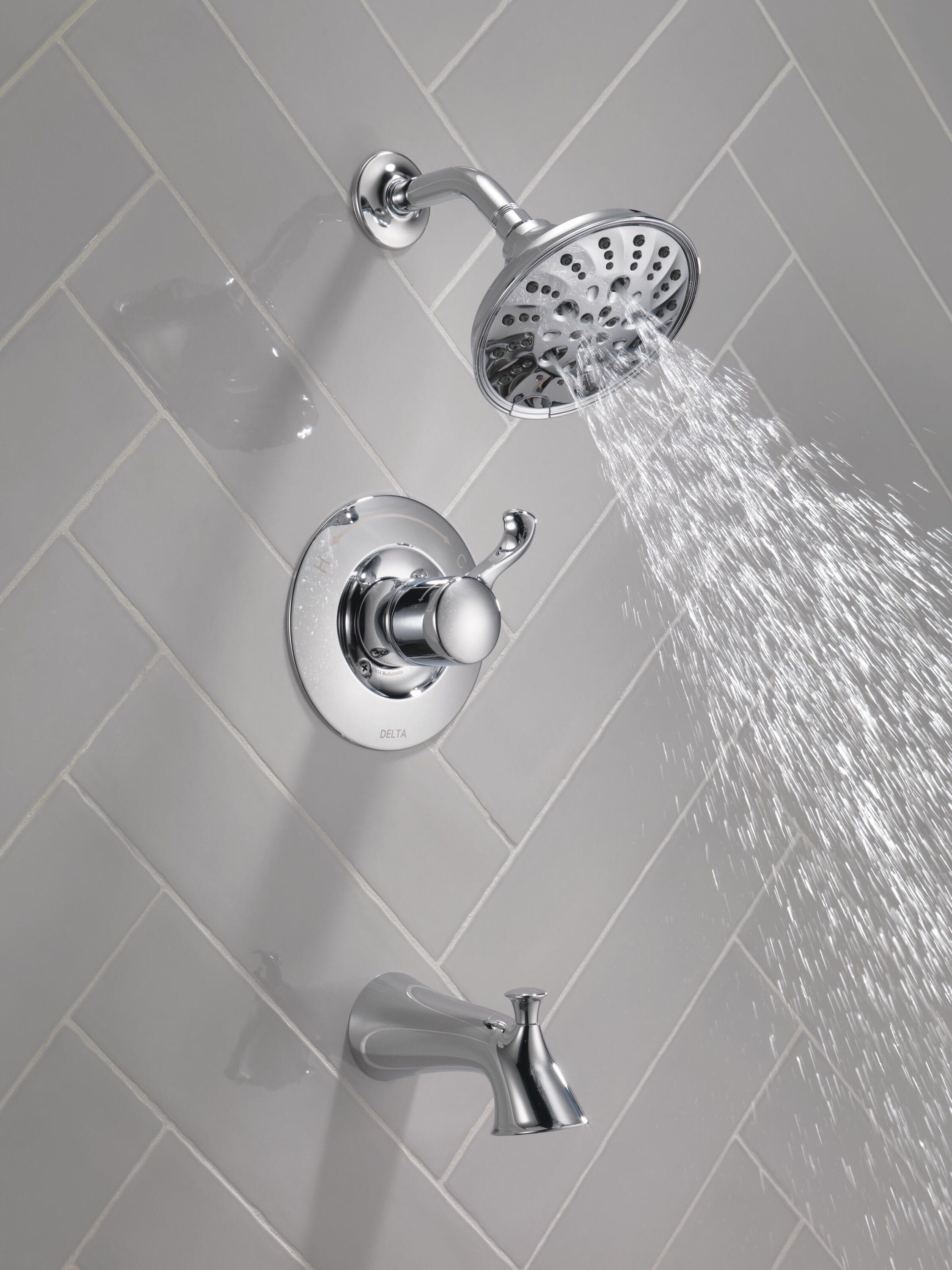 Mezcladora de bañera y ducha redonda de 6 pulgadas con 1 manija, cromo Delta Esato.