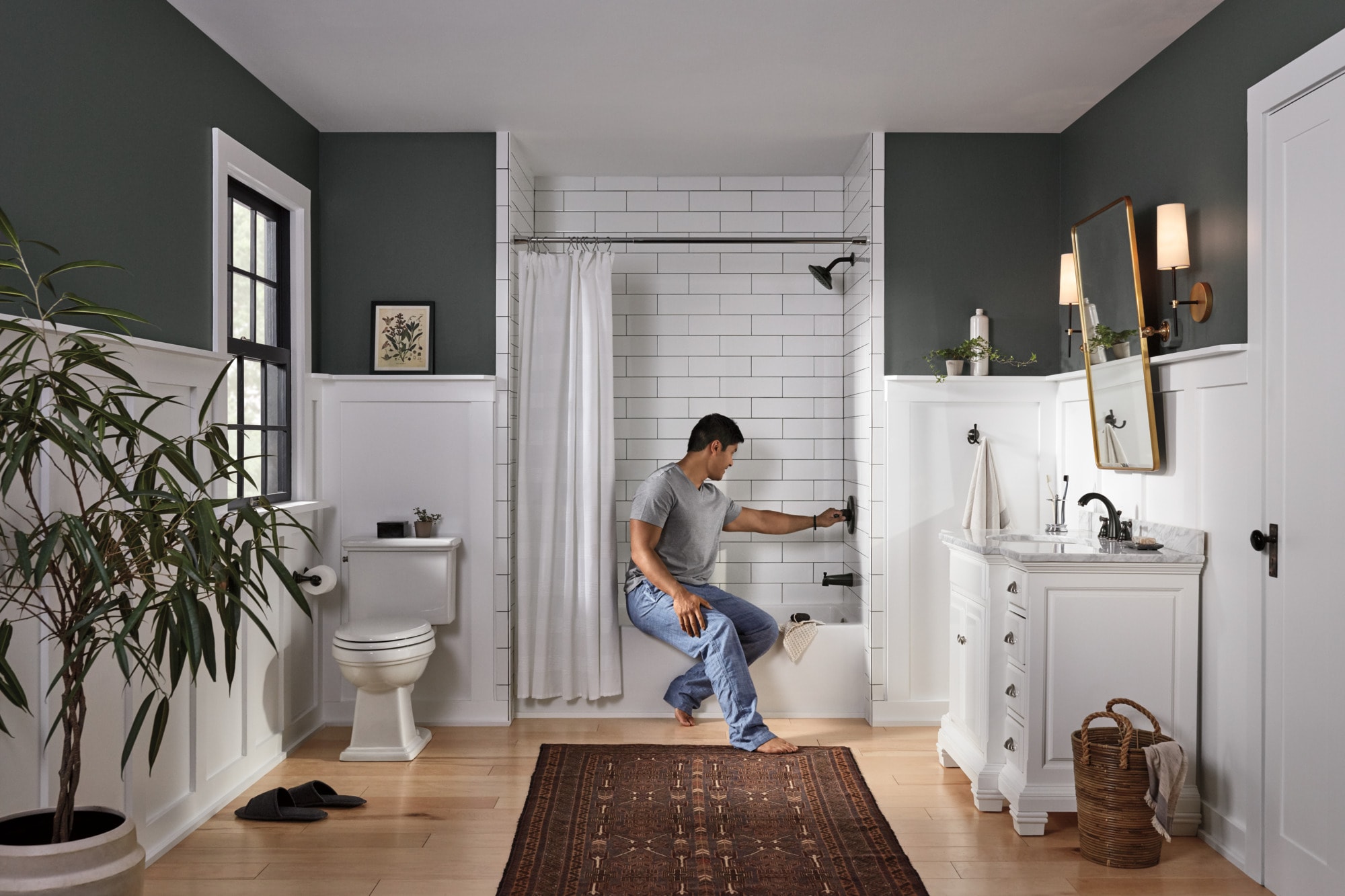 Grifo para bañera y regadera de 1 manija en bronce aceitado de Delta Elmhurst 5.938 pulgadas de diámetro con función única
