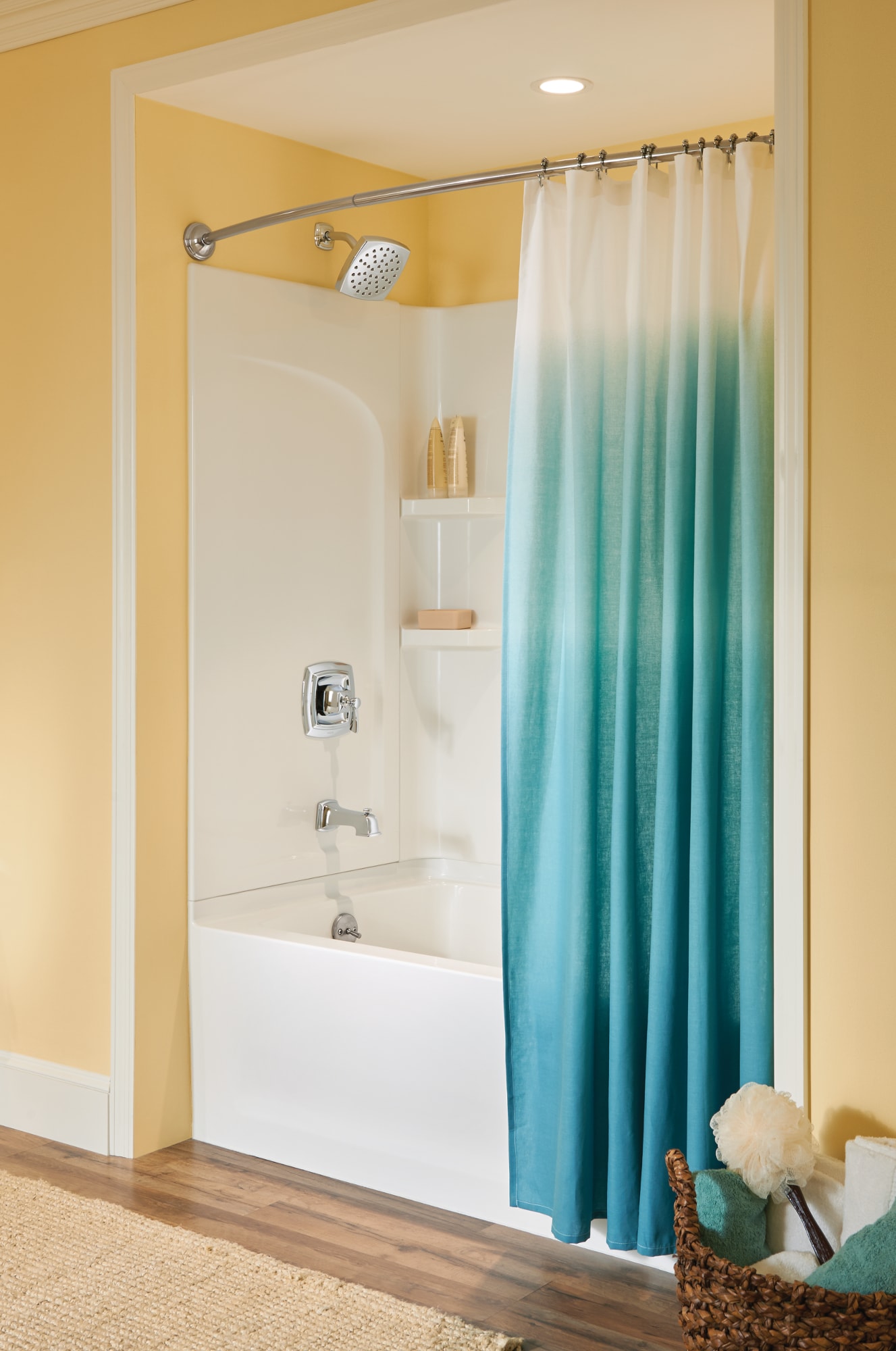 Grifo para bañera y regadera de una sola función, con una manija y acabado cromado, marca Moen Conway, modelo 82922