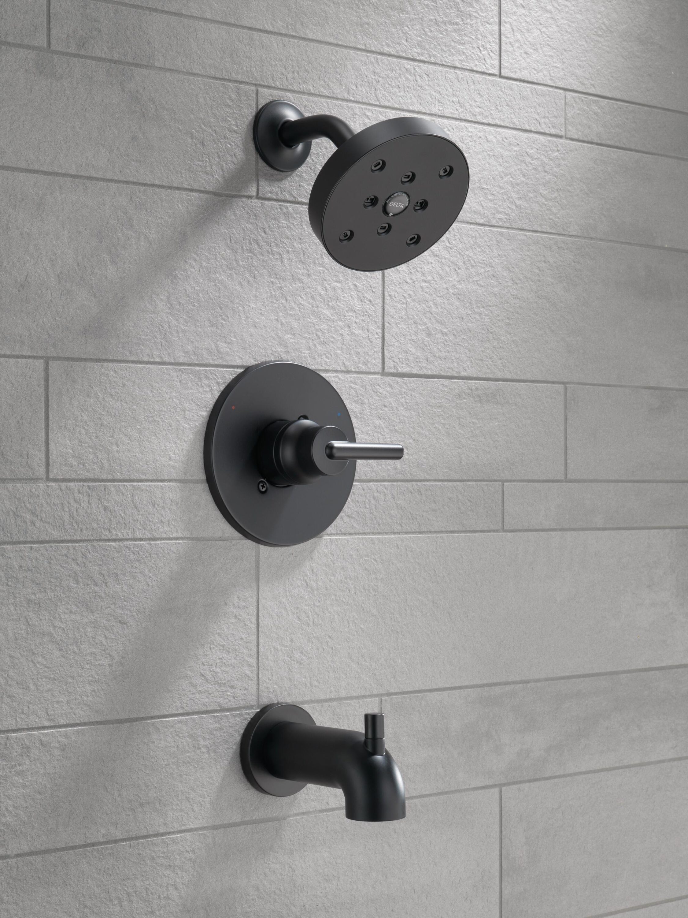 Grifería para bañera y regadera redonda de una sola función en color negro mate Trinsic Delta T14459-BL
