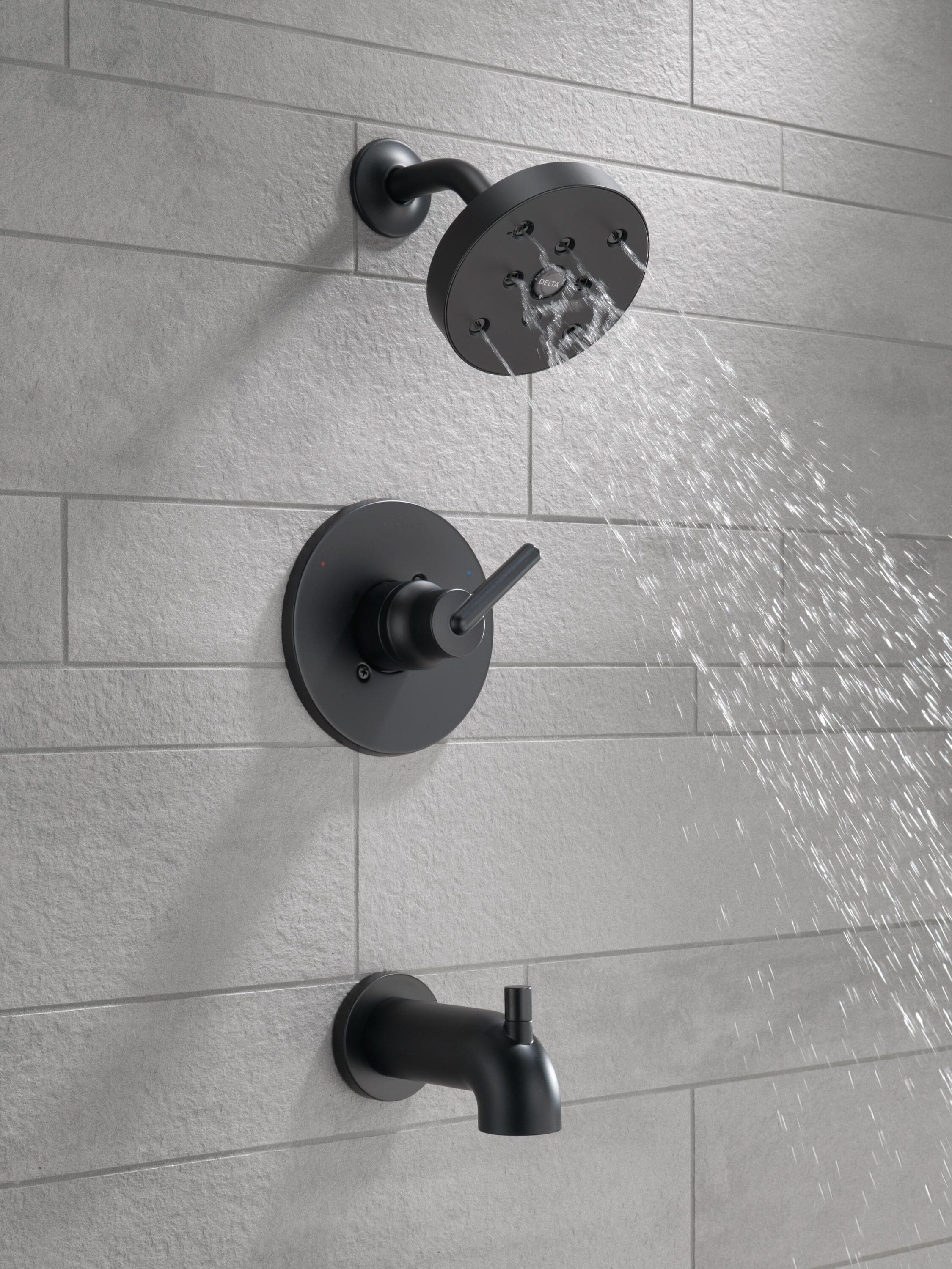 Grifería para bañera y regadera redonda de una sola función en color negro mate Trinsic Delta T14459-BL