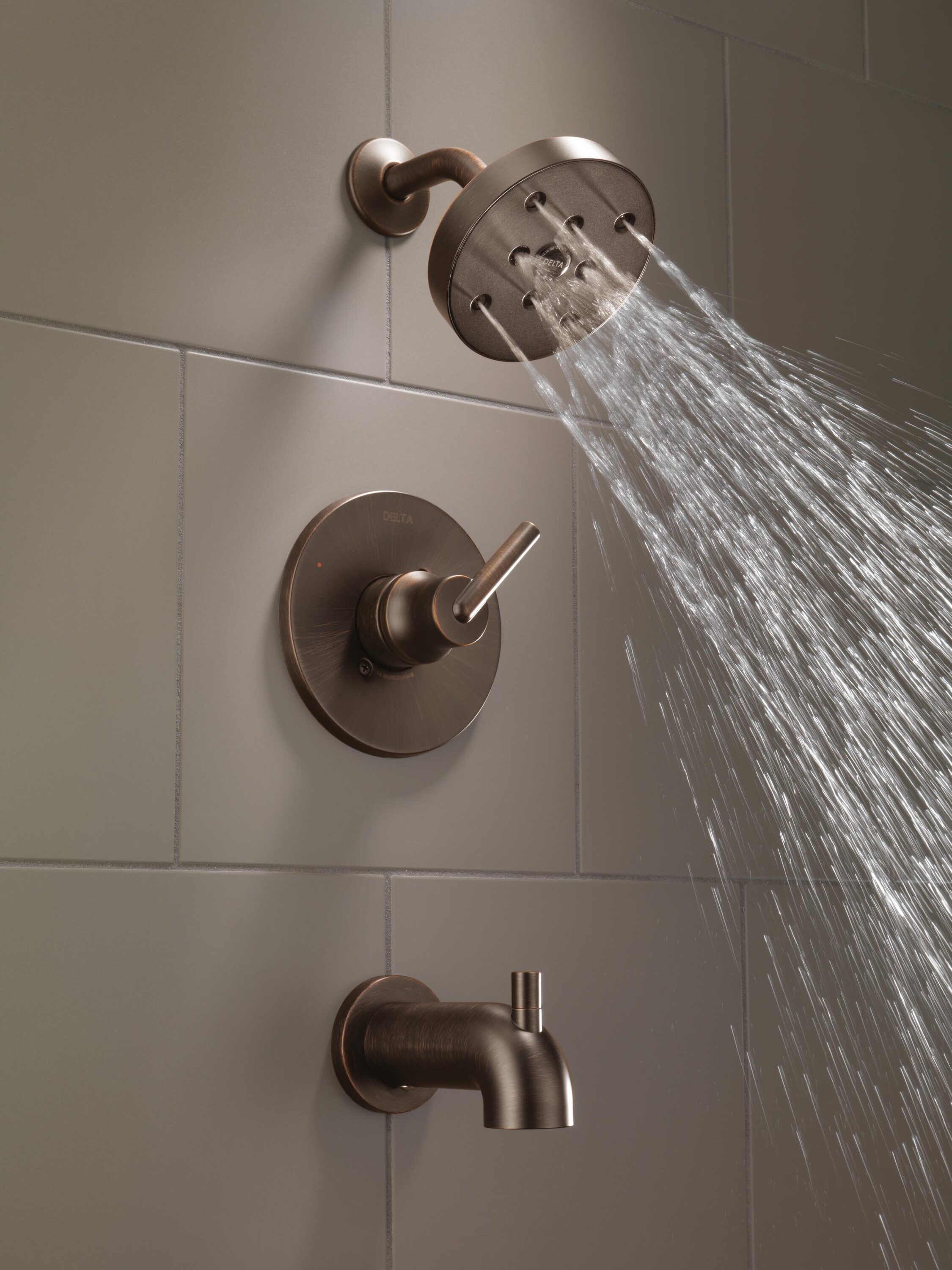 Grifo de bañera y ducha redonda de 5.4 pulgadas con válvula, en color bronce veneciano y de un solo mango, estilo Trinsic de Delta
