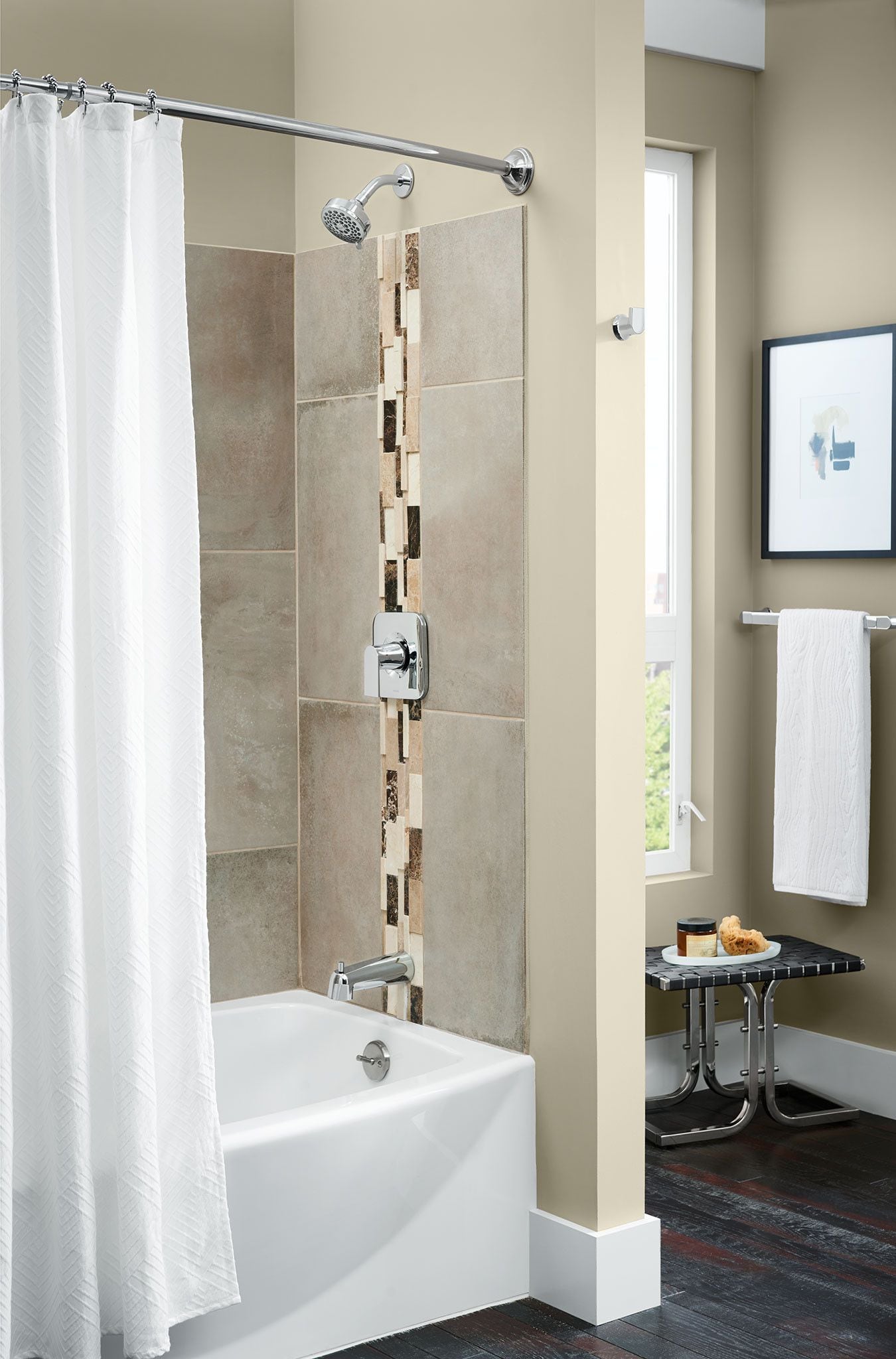 Grifo y regadera para bañera redondo de 3.75 pulgadas con acabado cromado de Moen Genta Lx de un solo mango y multi-función T2473EP