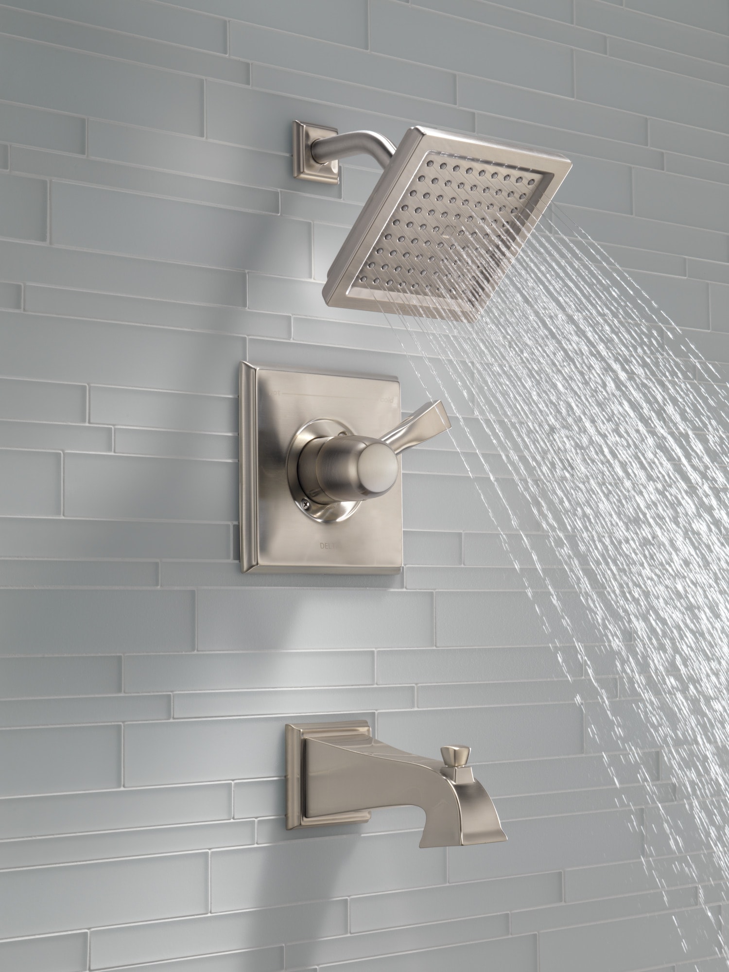 Grifo de bañera y ducha cuadrado de acero inoxidable de una sola función y un solo mango Delta Dryden