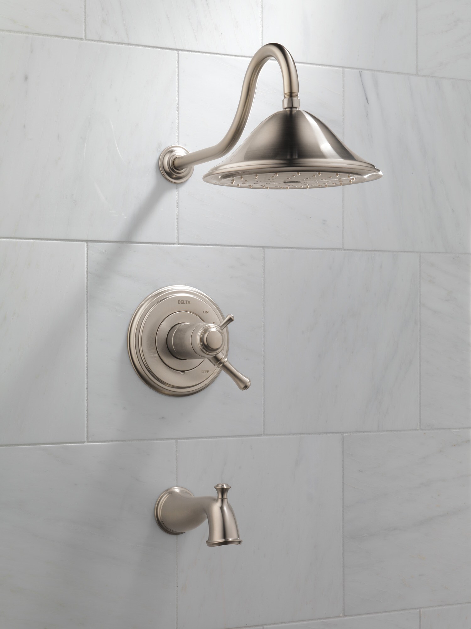 Grifo para bañera y ducha redondo de acero inoxidable con control termostático de 2 manijas y función individual, modelo Cassidy de Delta