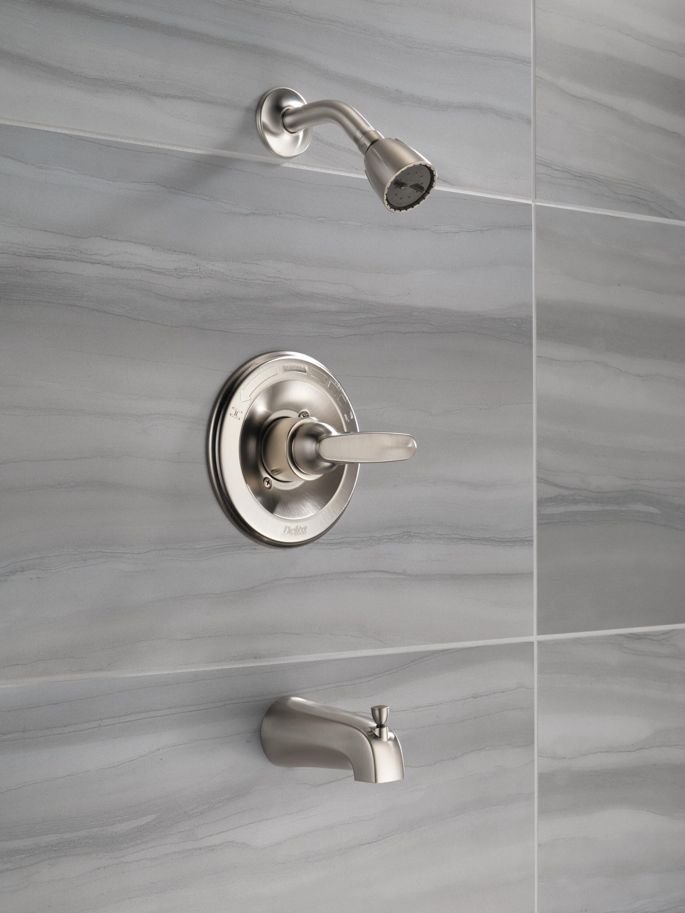 Grifo de bañera y ducha redondo de acero inoxidable de una sola función y un mango Delta Foundations BT13410-SS de 2.0 pulgadas.