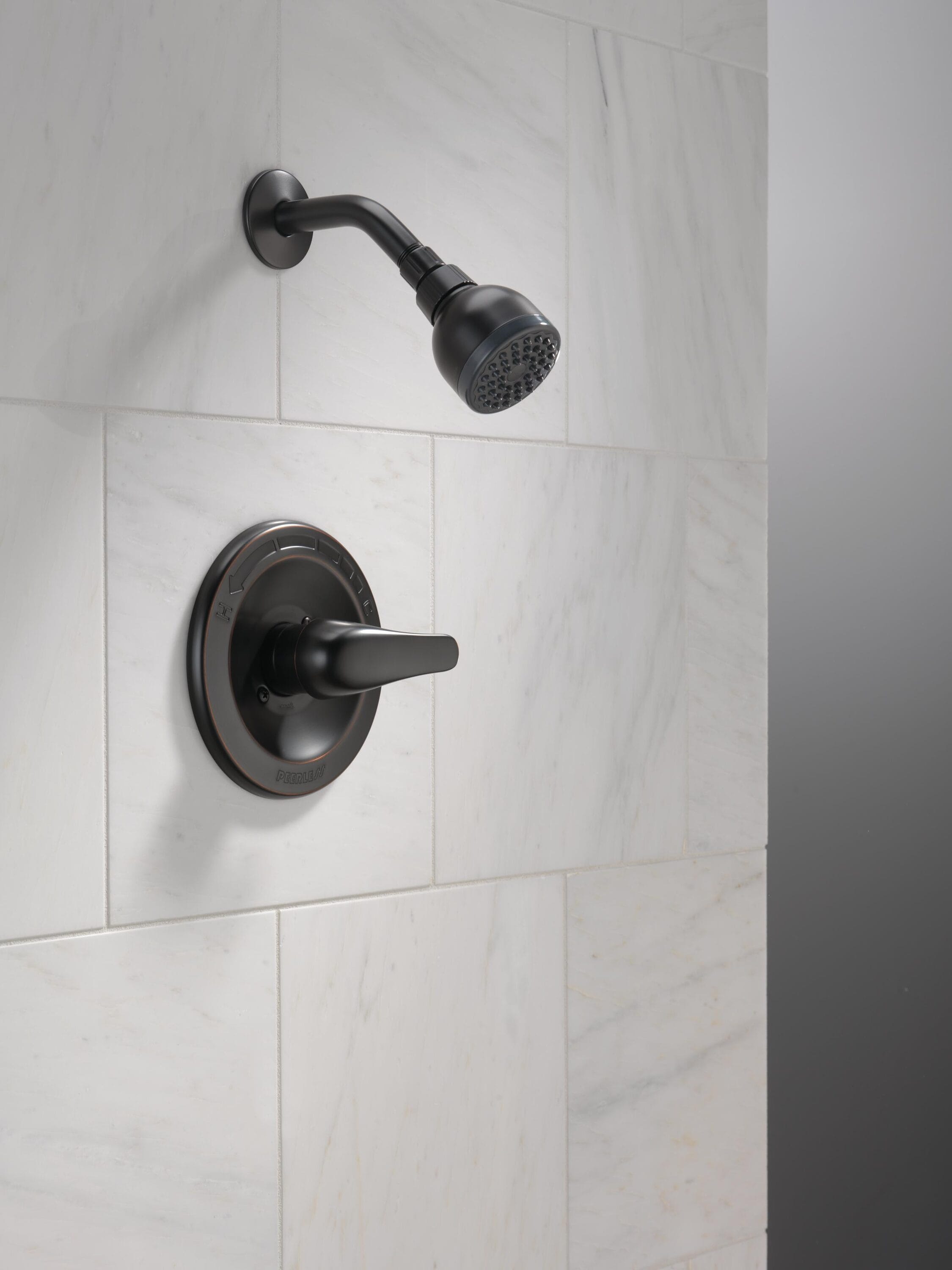 Grifo de ducha redondo de 2.7500 pulgadas con un solo mango en bronce aceitado - Peerless