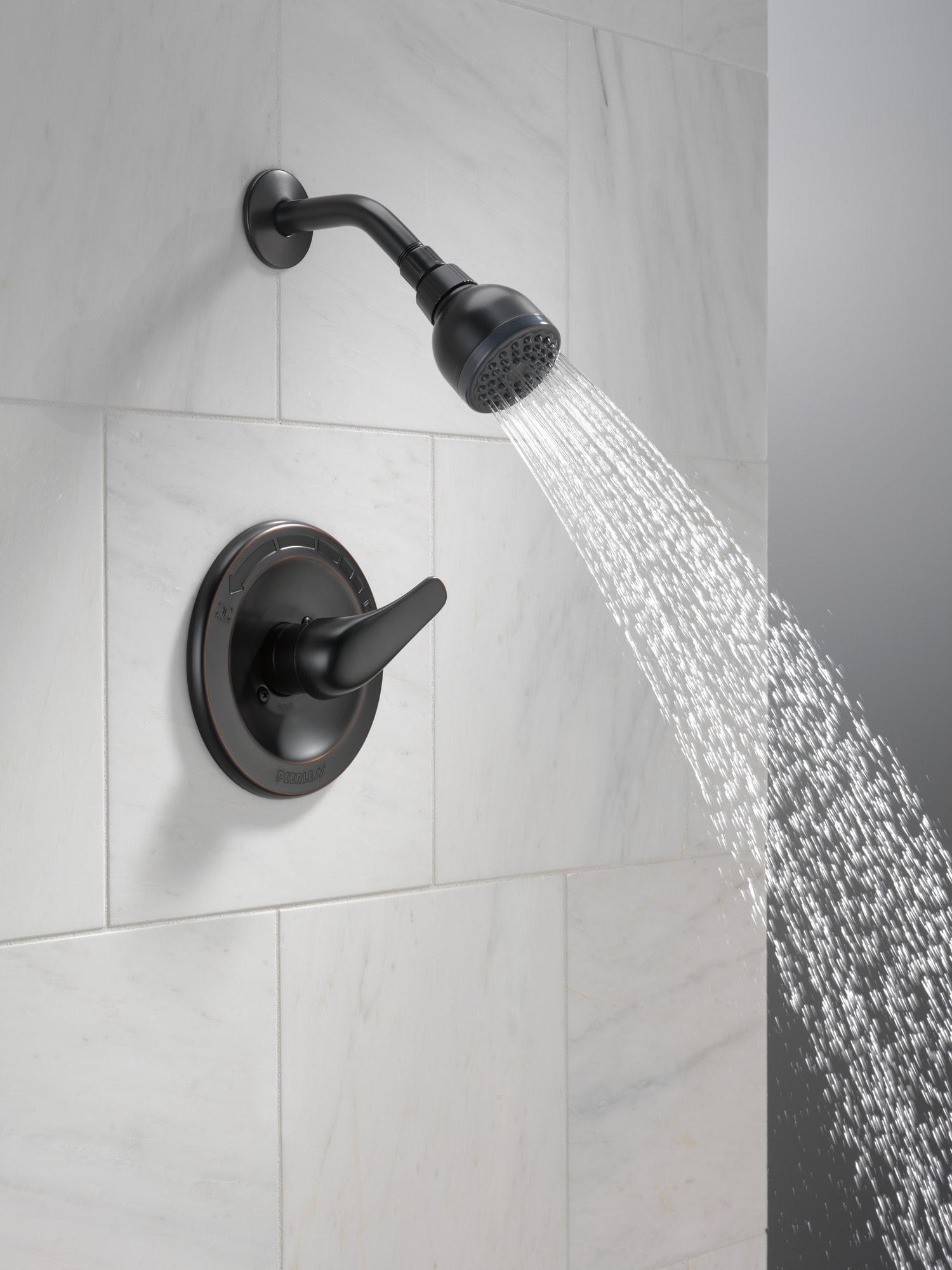 Grifo de ducha redondo de 2.7500 pulgadas con un solo mango en bronce aceitado - Peerless