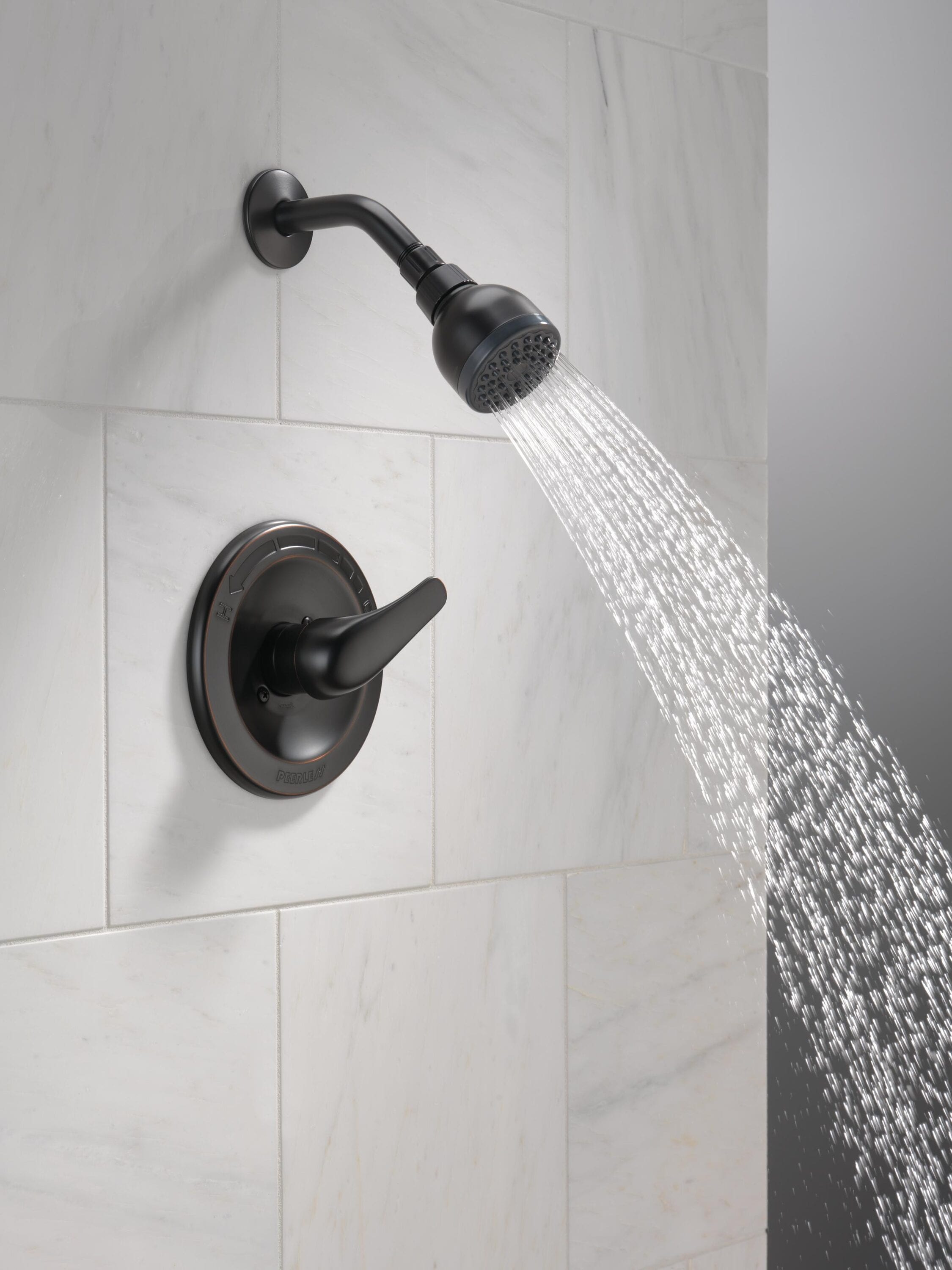 Grifo de ducha redondo de 2.7500 pulgadas con un solo mango en bronce aceitado - Peerless