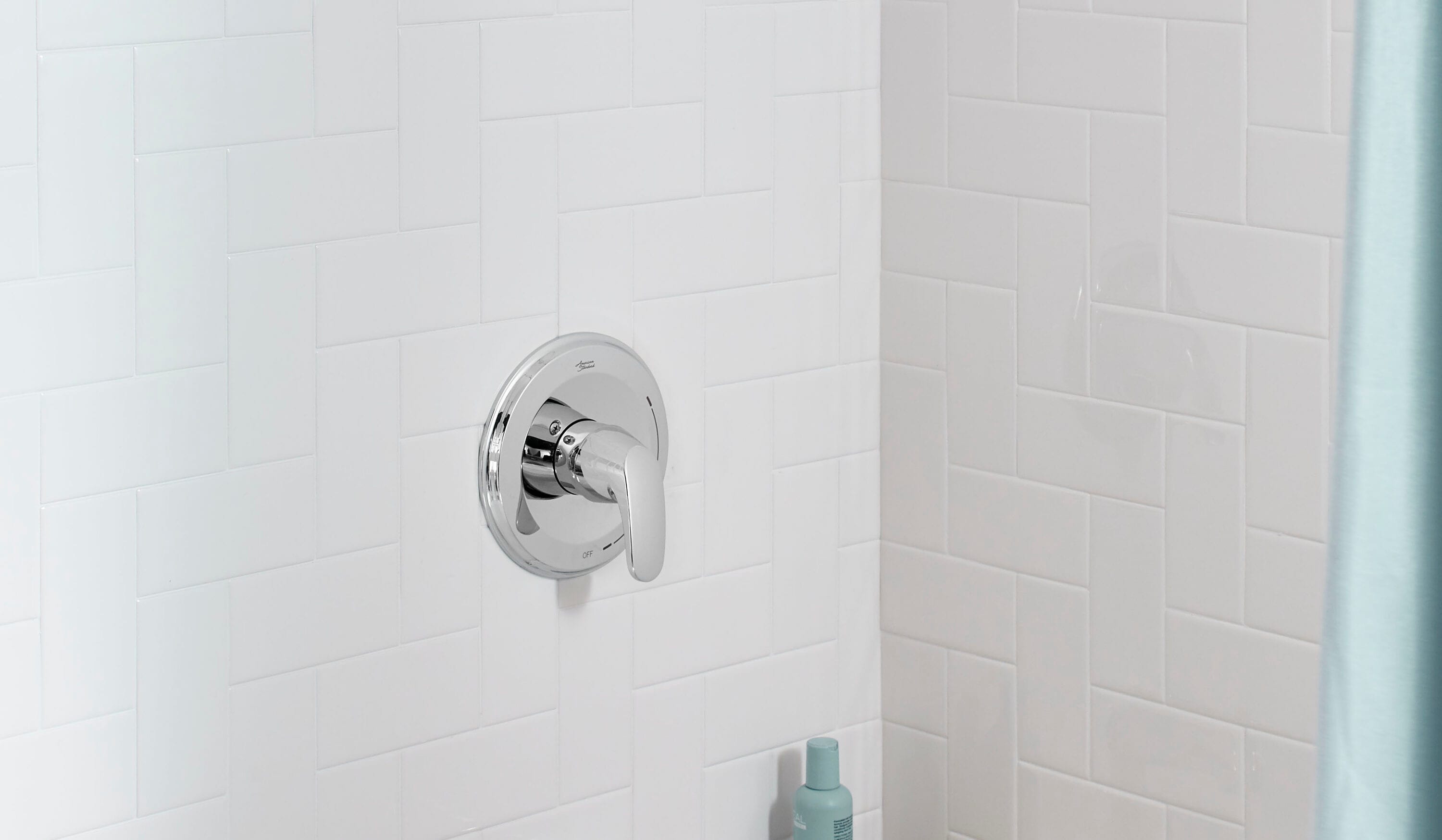 Monomando de ducha con acabado cromado pulido American Standard Colony Pro, se vende por separado con válvula TU075500.002