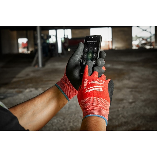 Guantes Milwaukee Tool con recubrimiento de nitrilo nivel 2 resistente al corte - Mediano (12 pares), Resistencia al corte nivel A2, calibre 15, color rojo, Mediano (8) - 48-22-8926B