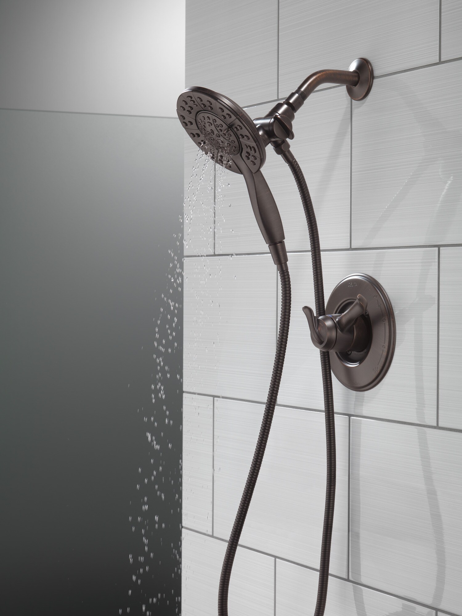 Llave de regadera redonda de dos manijas en bronce veneciano Delta Linden T17294-RB-I con funciones múltiples de 6.33 pulgadas.