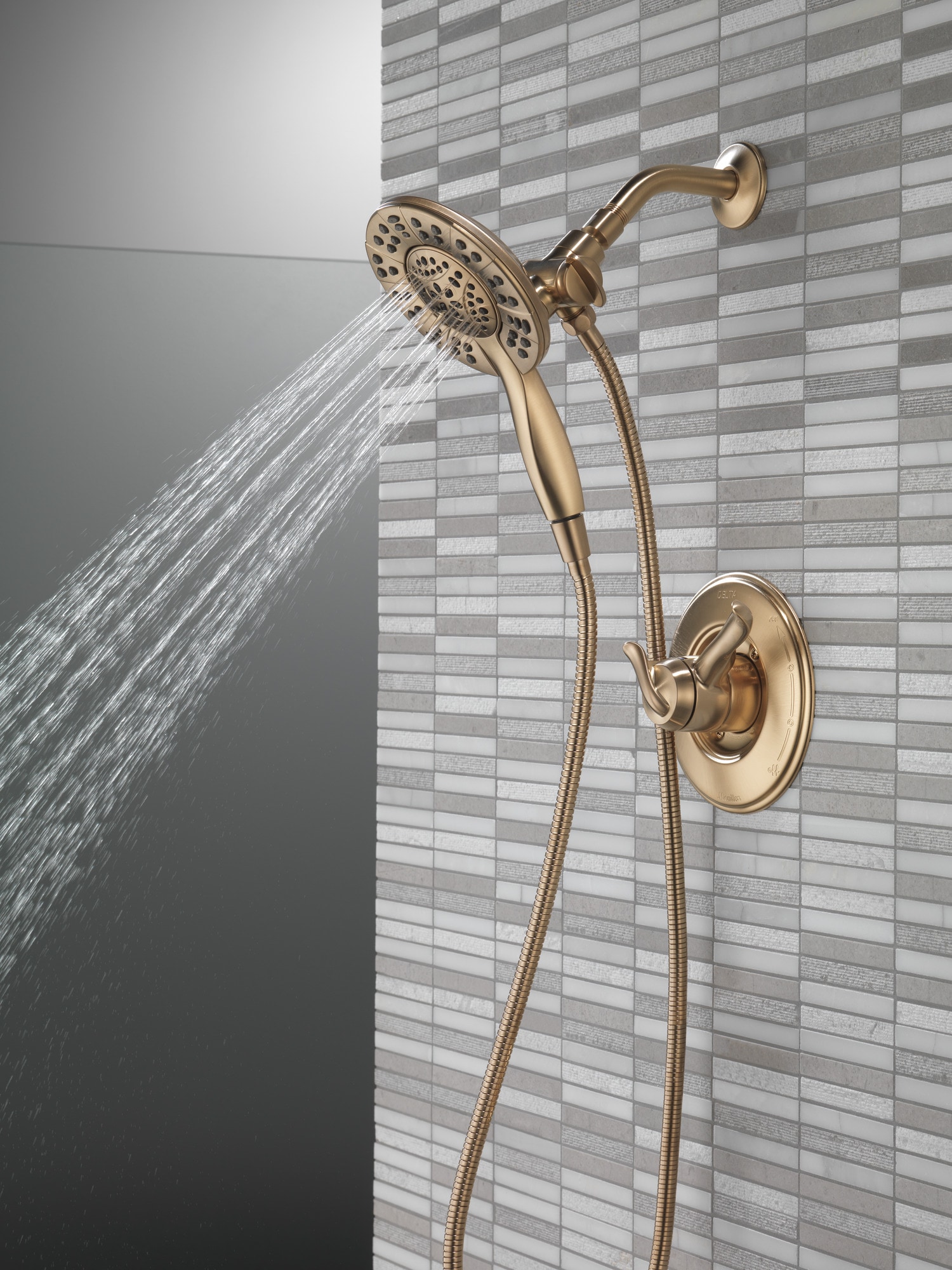 Grifo de ducha redondo de dos manijas en bronce champán Delta Linden 6.33 pulgadas, multi-funcional T17294-CZ-I.