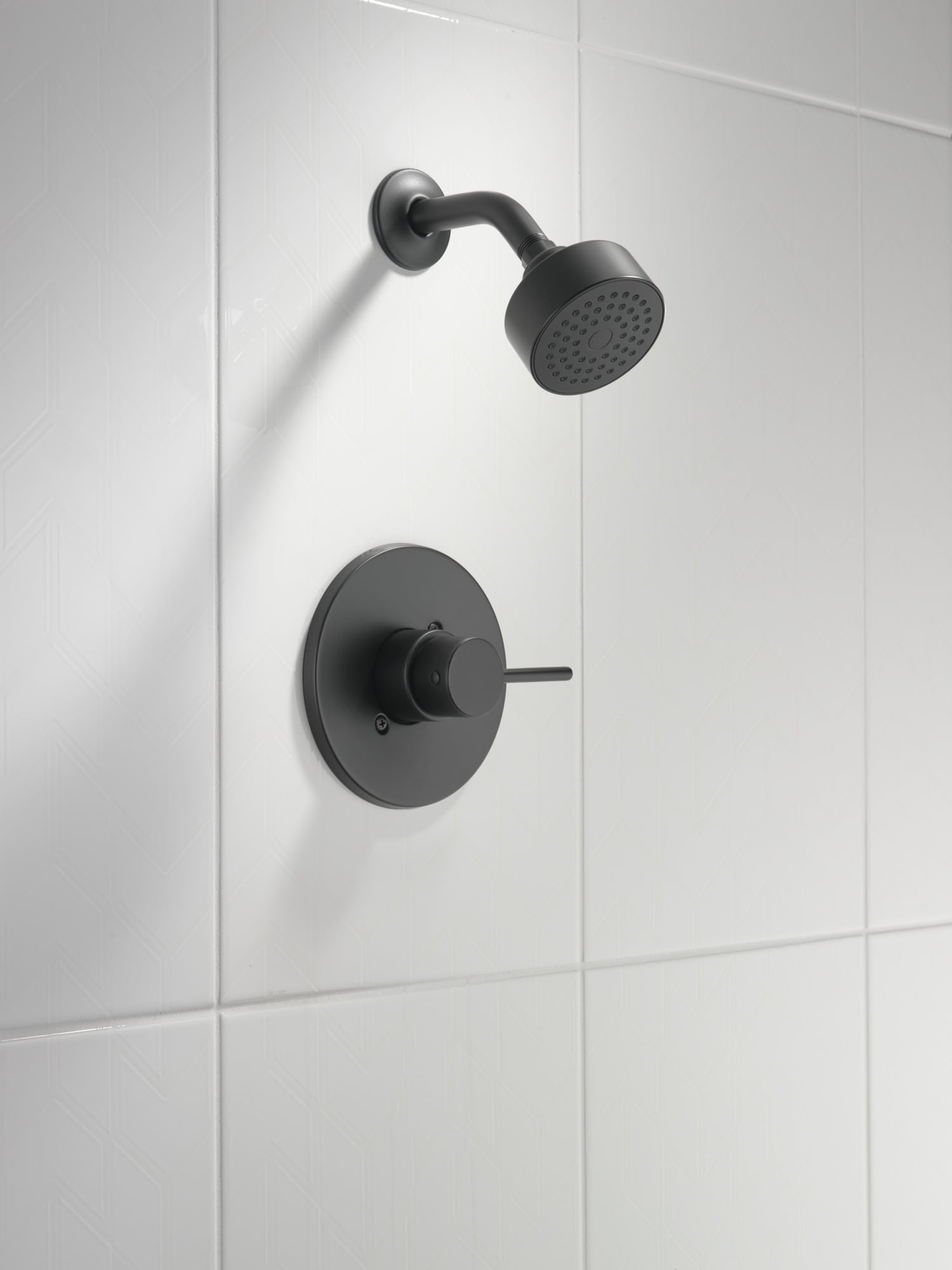 Grifo de ducha redondo de 3.5 pulgadas con un solo mango y función única en negro mate moderno Delta T14259-BL-PP