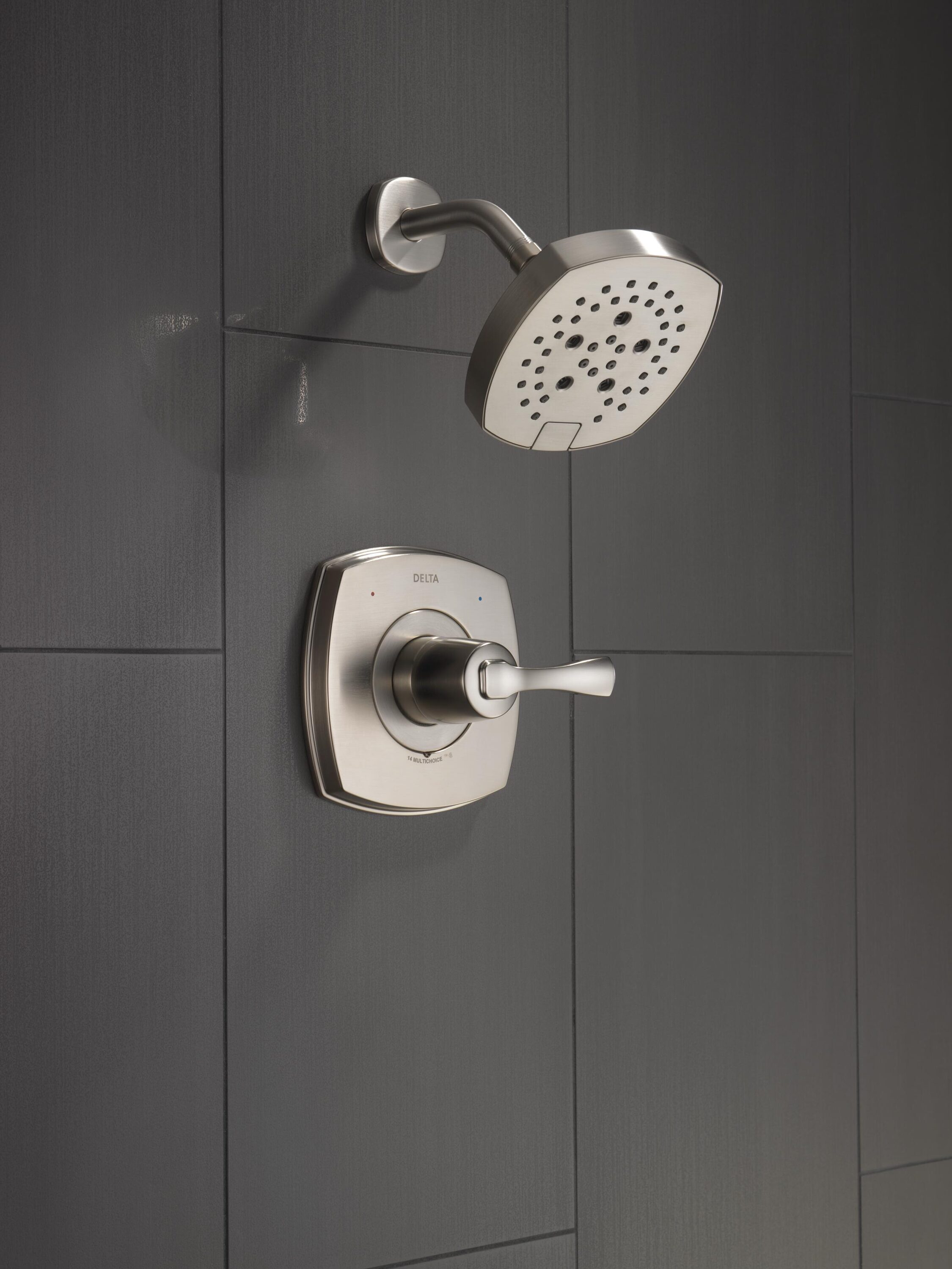 Grifo de ducha redondo de acero inoxidable de 7.0 pulgadas con válvula y función múltiple de un solo mango Delta Stryke