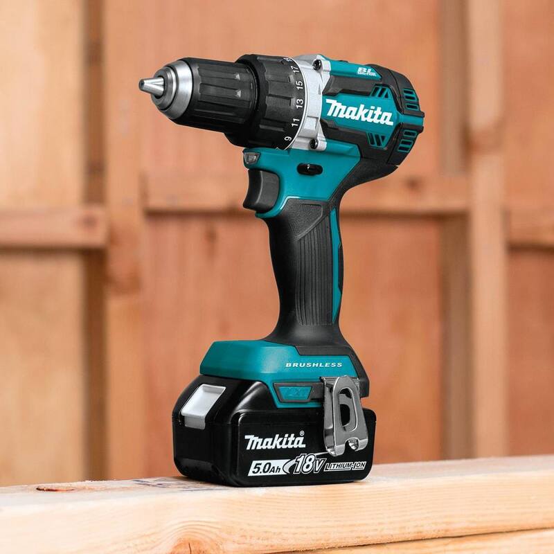 Makita 18V LXT Taladro de Destornillador Inalámbrico Compacto con Motor sin Escobillas de Litio-Ion de 1/2 pulg. Kit con Dos Baterías de 5.0 Ah, Cargador, Bolsa - XFD12T