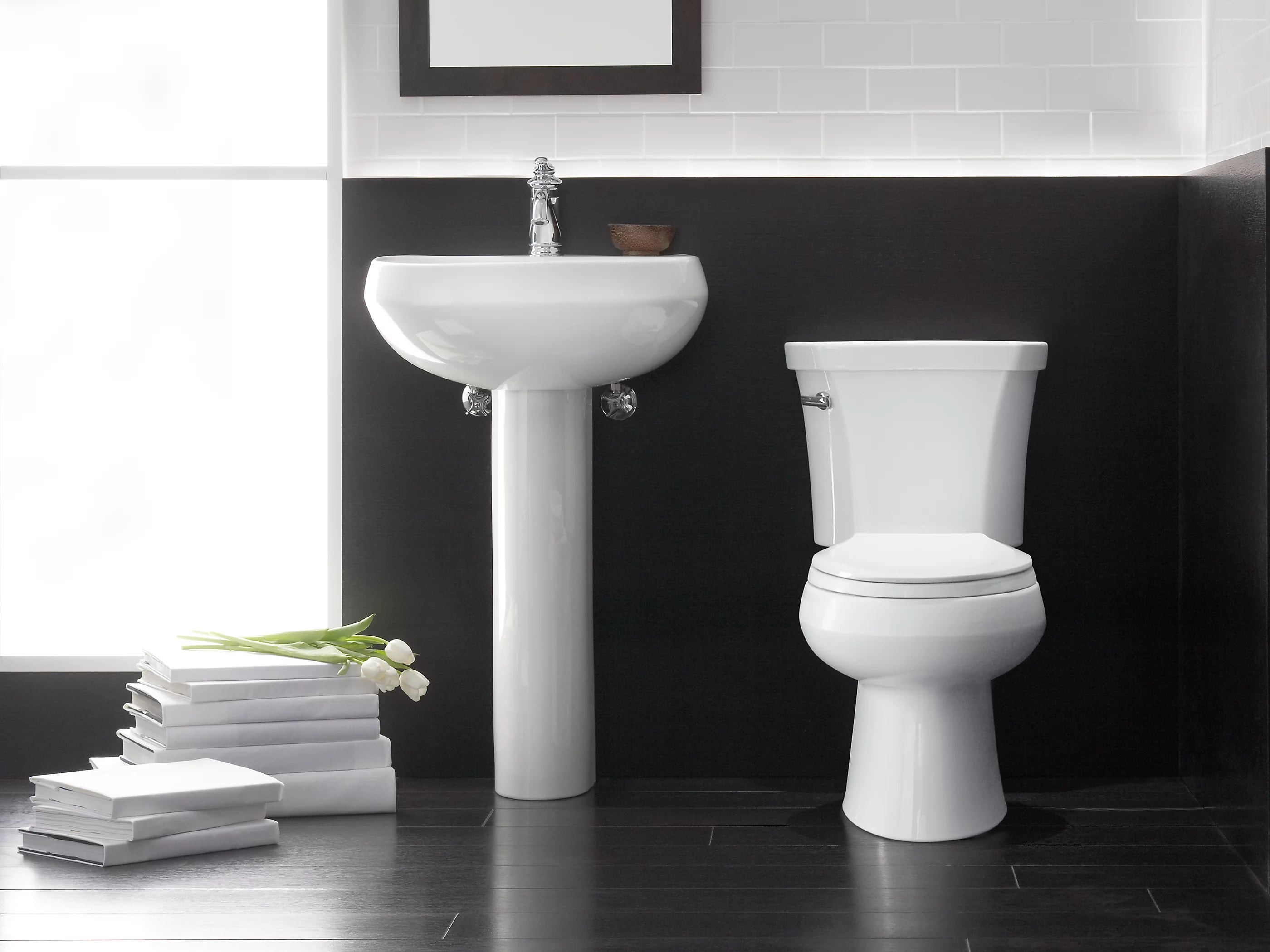 Taza de baño alargada en color beige de altura estándar de la colección Wellworth de KOHLER con desagüe de 12 pulgadas - Modelo 4198-96