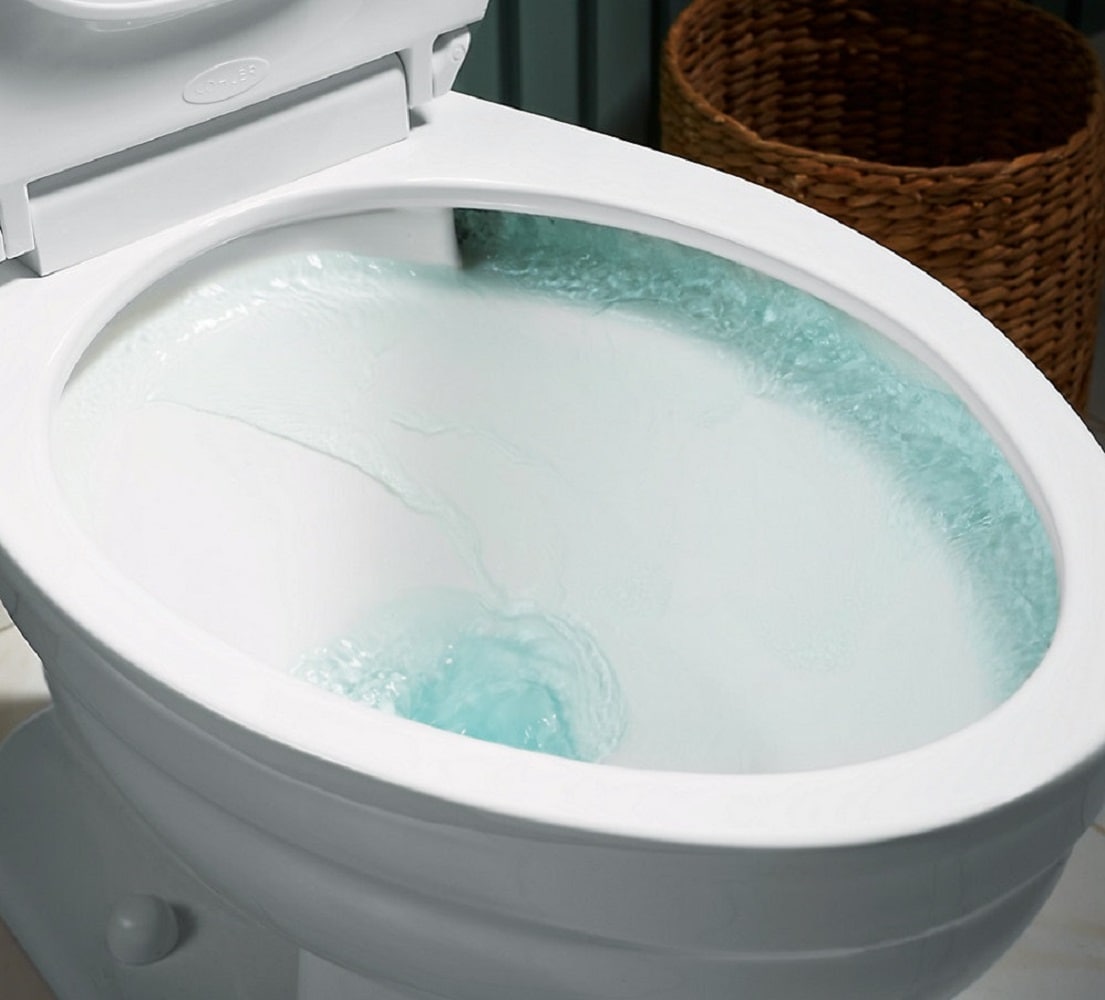 Taza de baño alargada en color blanco de altura de silla y con distancia de 12 pulgadas, modelo 32809-0 de KOHLER