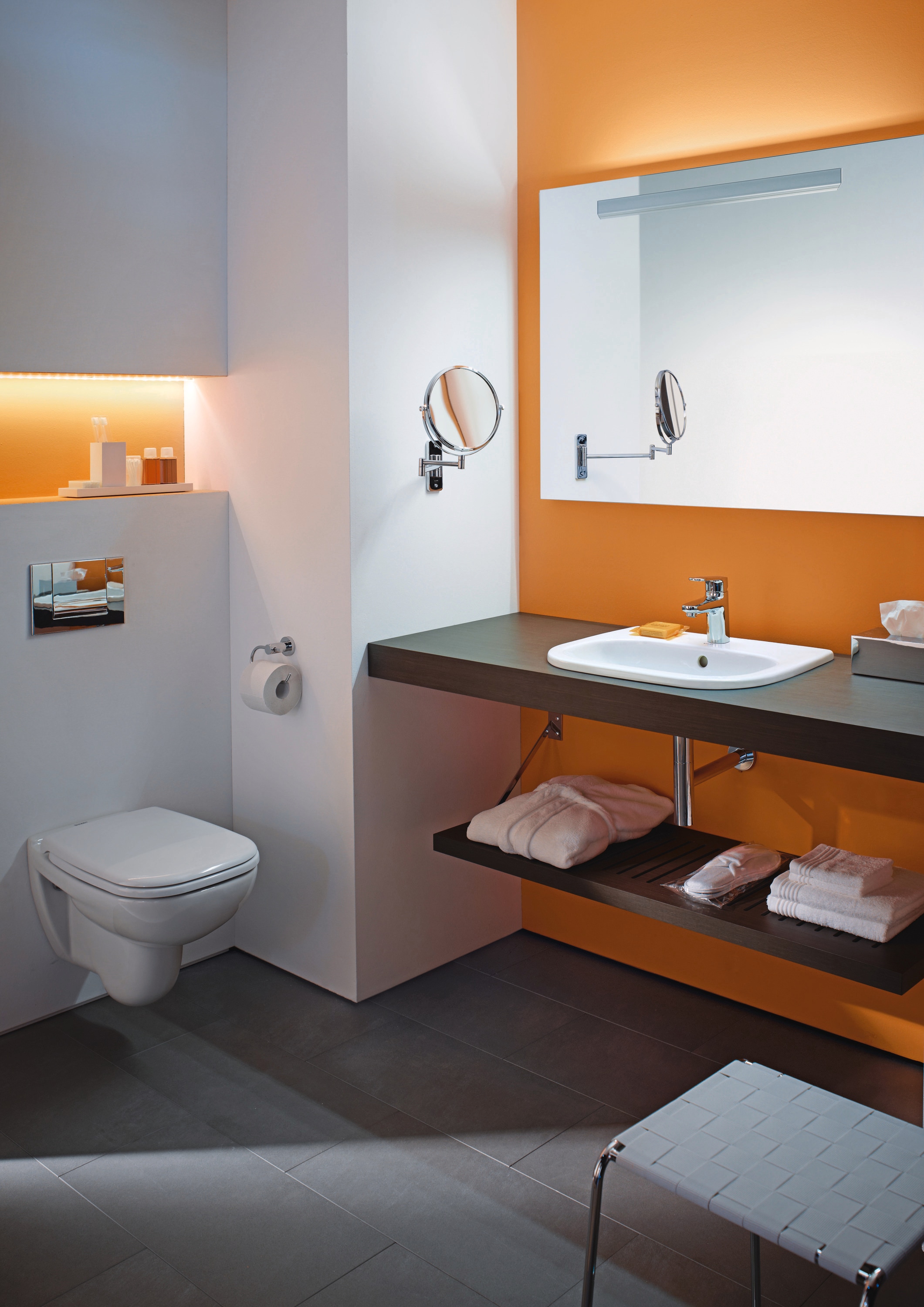Taza de baño alargada con altura estándar, color blanco Duravit D-Code
