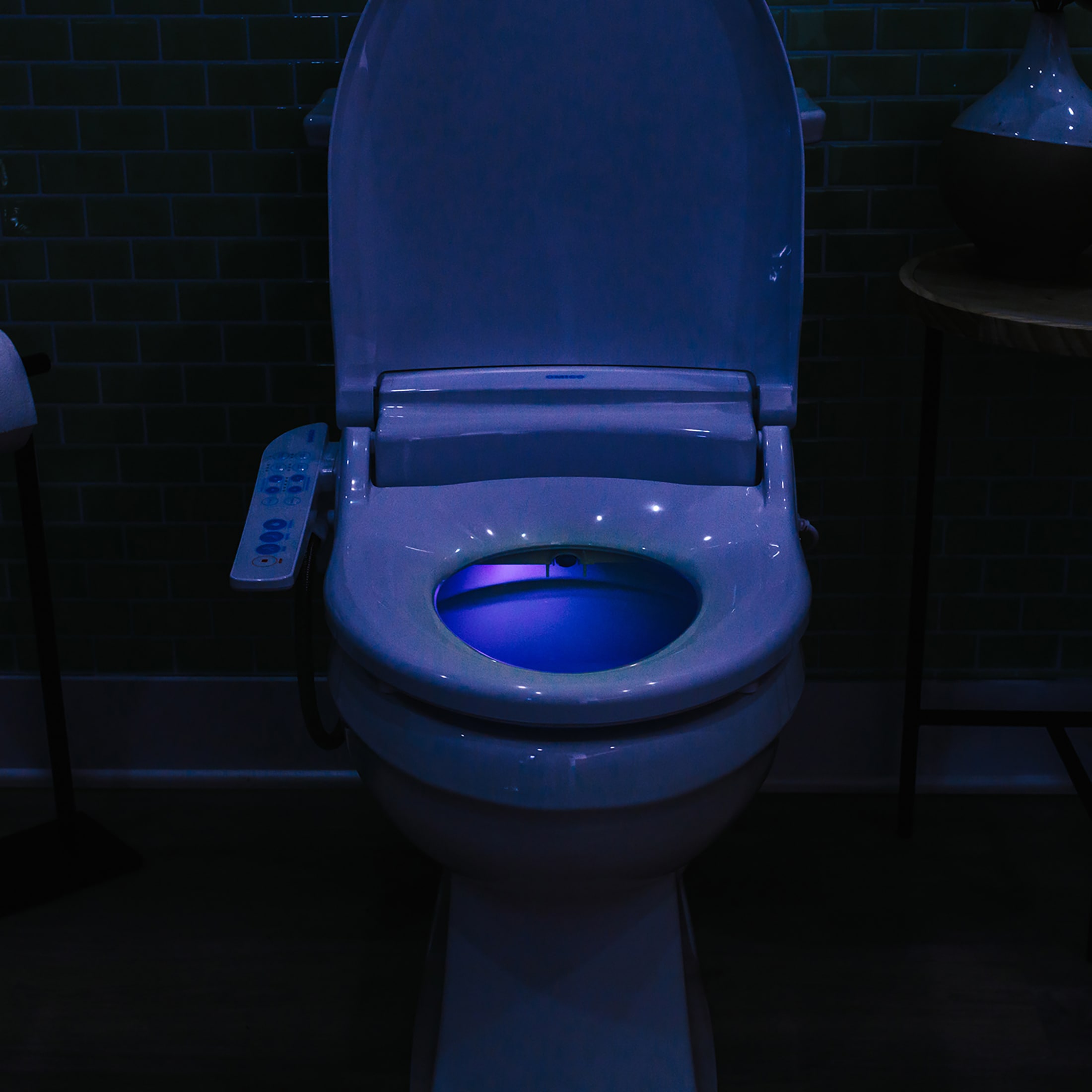 Asiento de inodoro con bidet calentado de cierre suave redondo blanco de plástico Brondell CRDB-RW