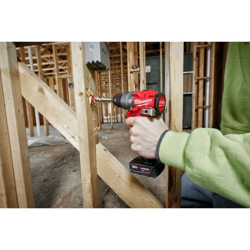 Milwaukee M12 FUEL 12V Taladro percutor inalámbrico de iones de litio sin escobillas de 1/2 pulgadas con kit de soldadura M12 - 3404-22-2488-20