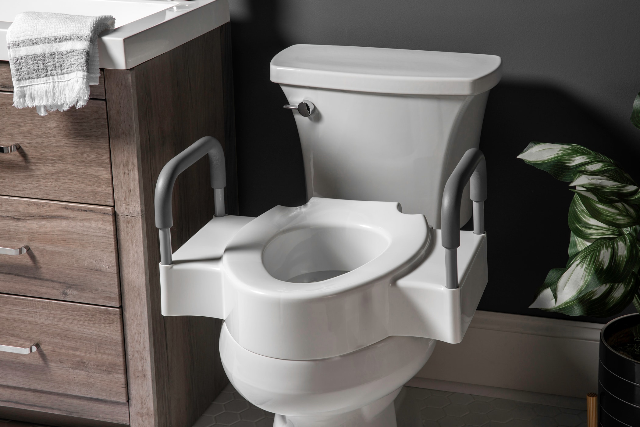 Asiento de Inodoro Blanco Alargado de Plástico Elevado Bemis Rise 4.5" A84505T 000