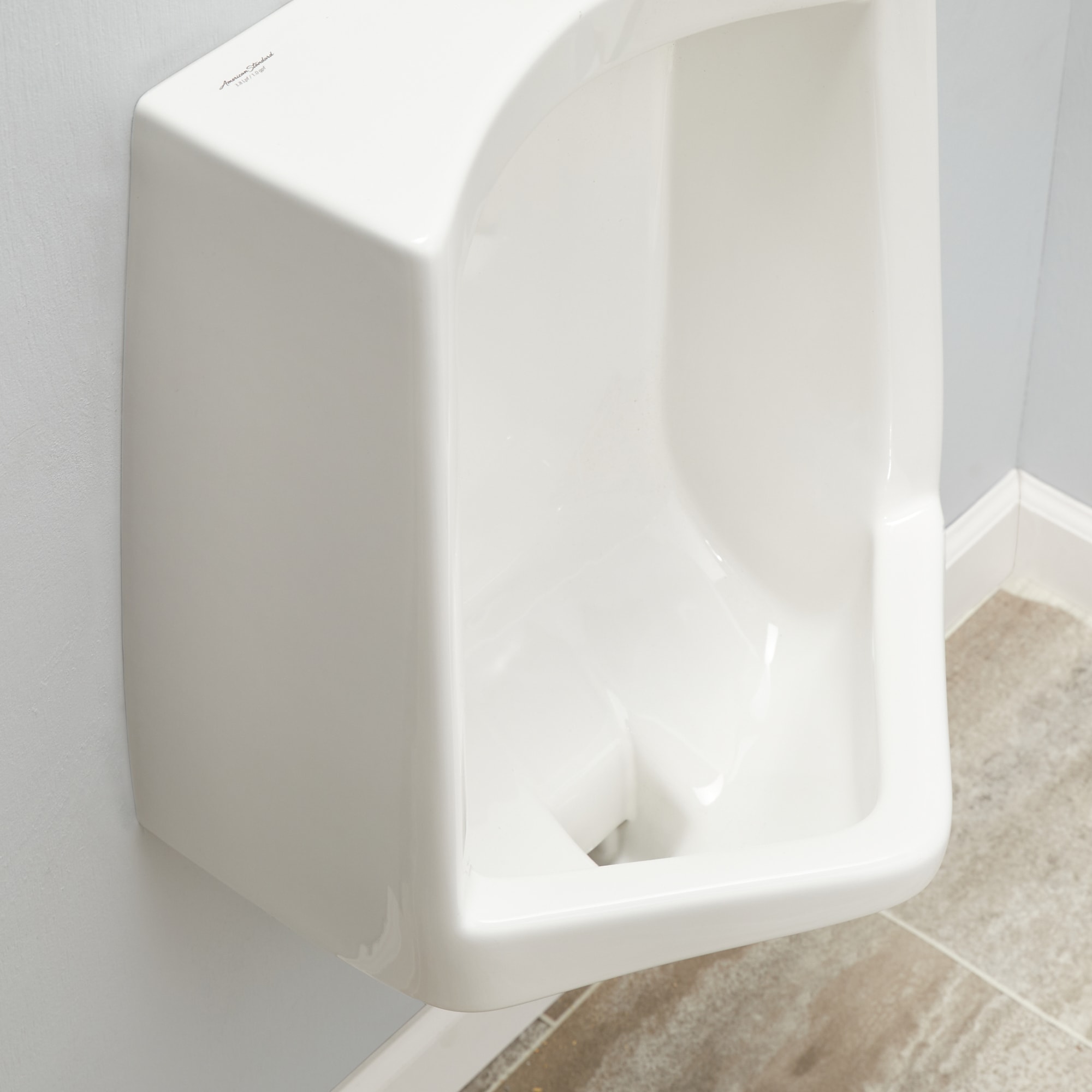 Orinal de Pared Blanco American Standard 0.85 1.0 GPF (3.22 3.79 LPF) (17.5 pulg. x 26.75 pulg.) 6561017.020