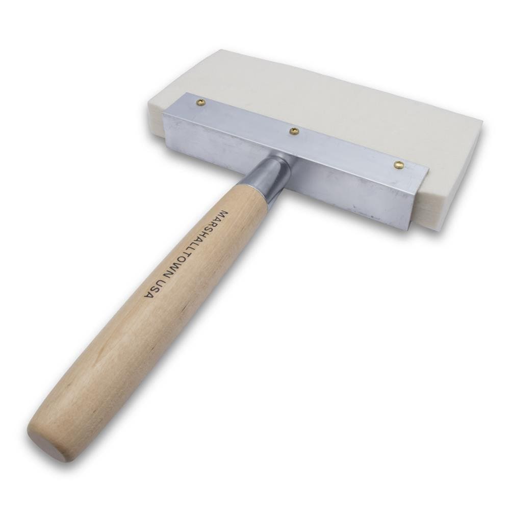 Pala Marshalltown de 9 pulgadas x 13.25 pulgadas con mango de madera FB865