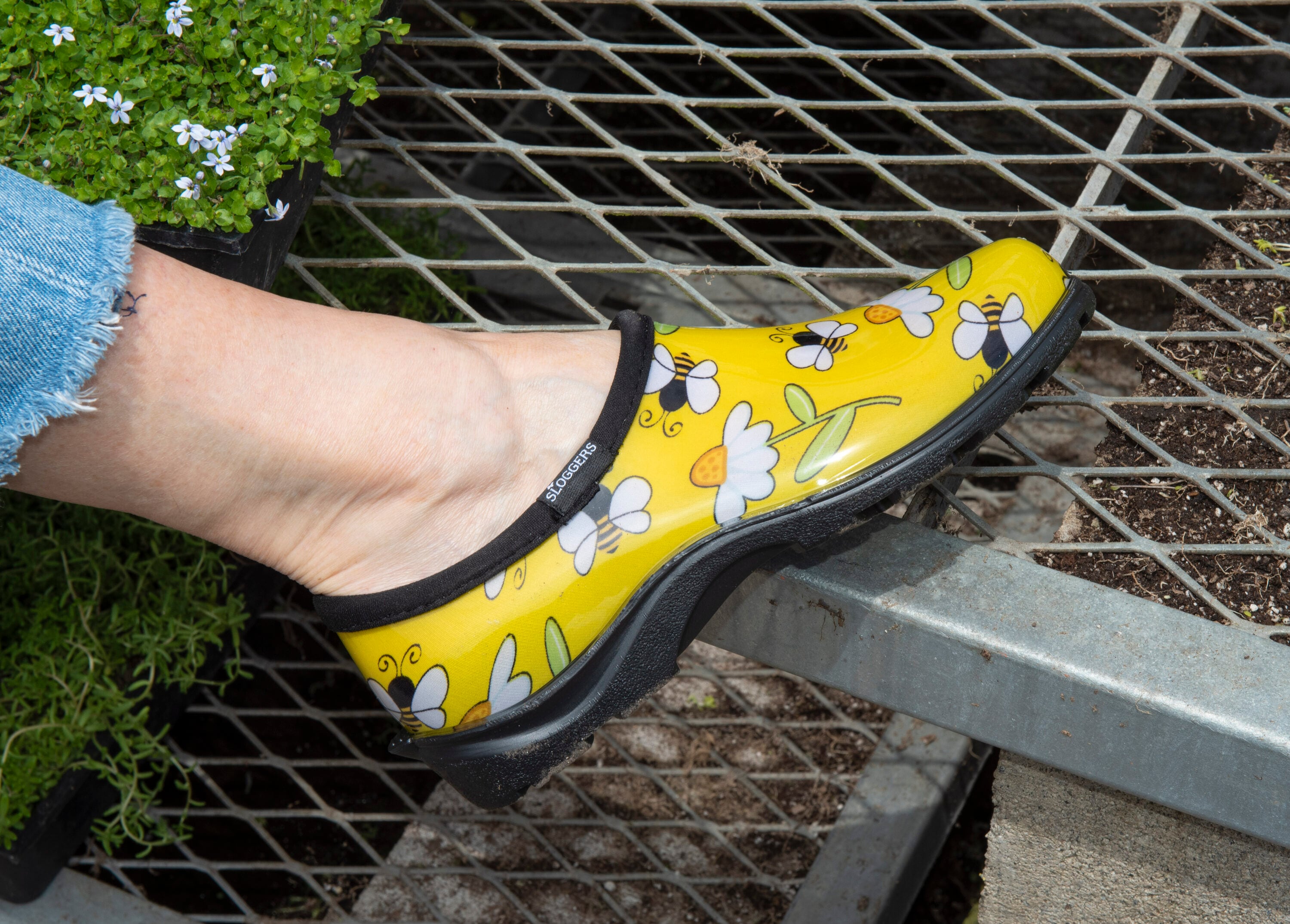 Zapatos impermeables amarillos con estampado de abejas para mujer Sloggers Talla: 9 Mediana 5120BEEYL09