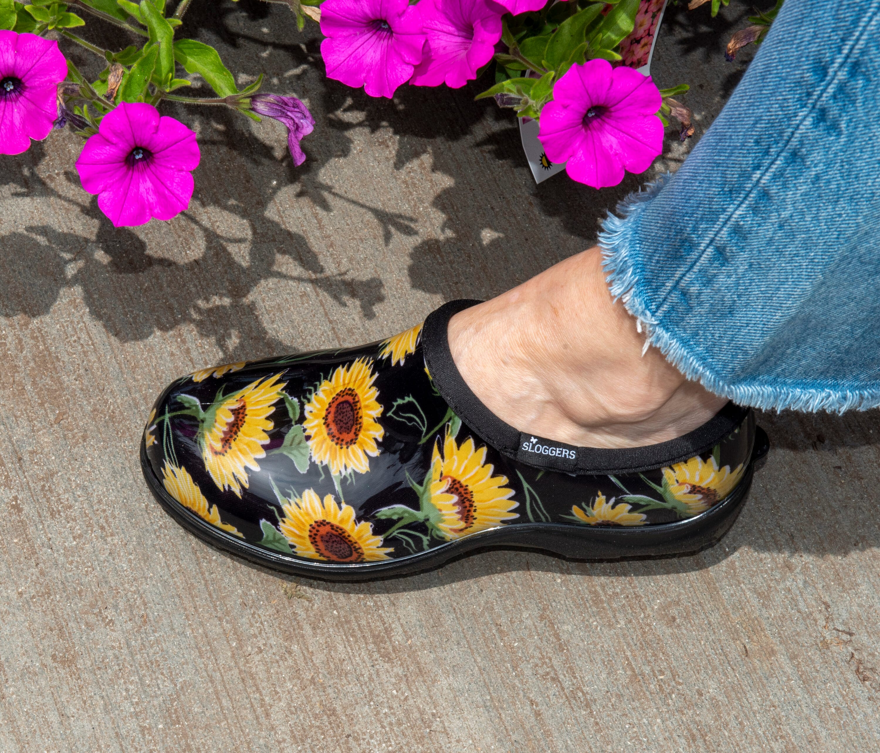 Zapatos Impermeables Negros con Estampado de Girasoles para Mujer Talla 9 Mediana