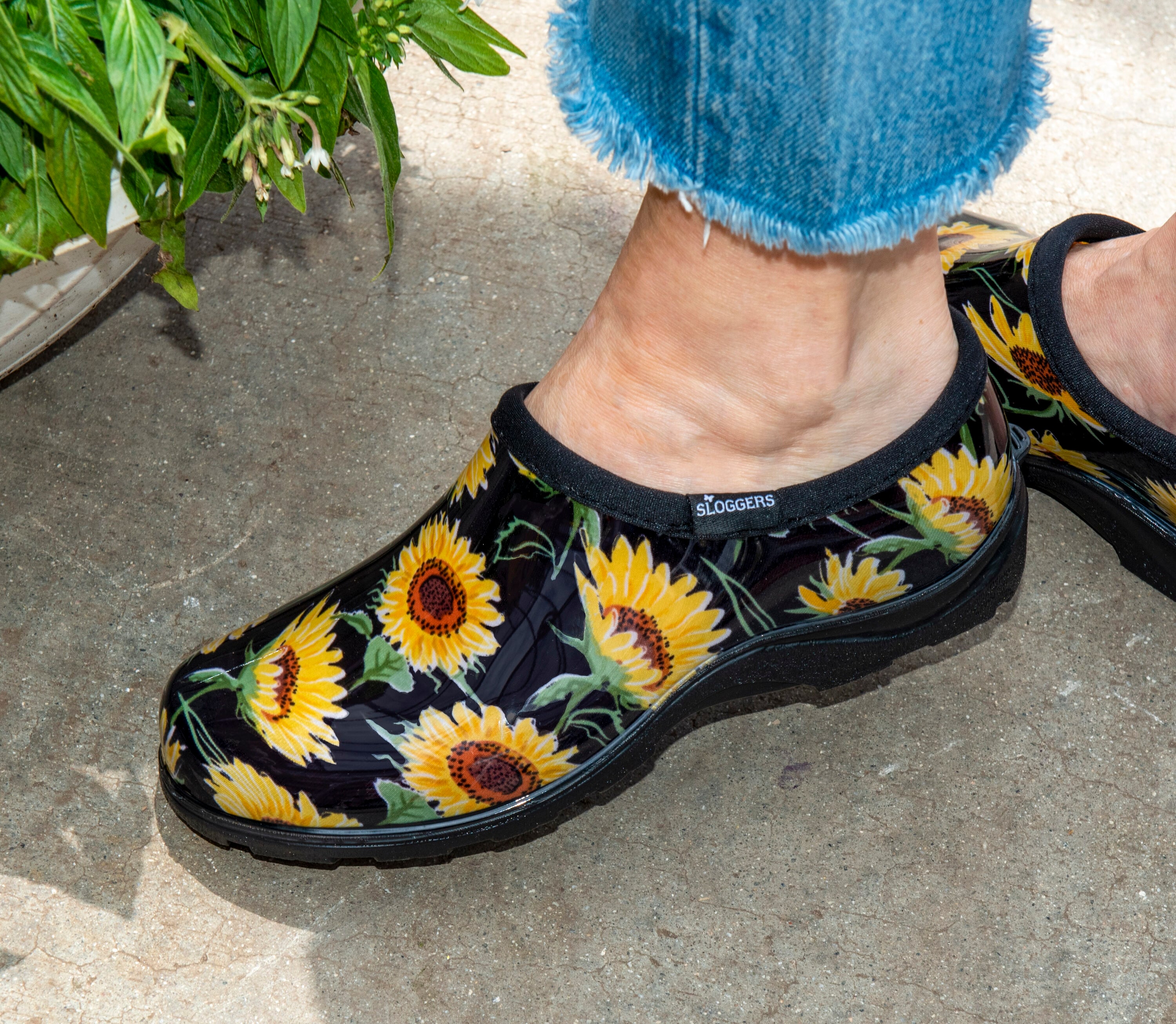 Zapatos Impermeables Negros con Estampado de Girasoles para Mujer Talla 9 Mediana